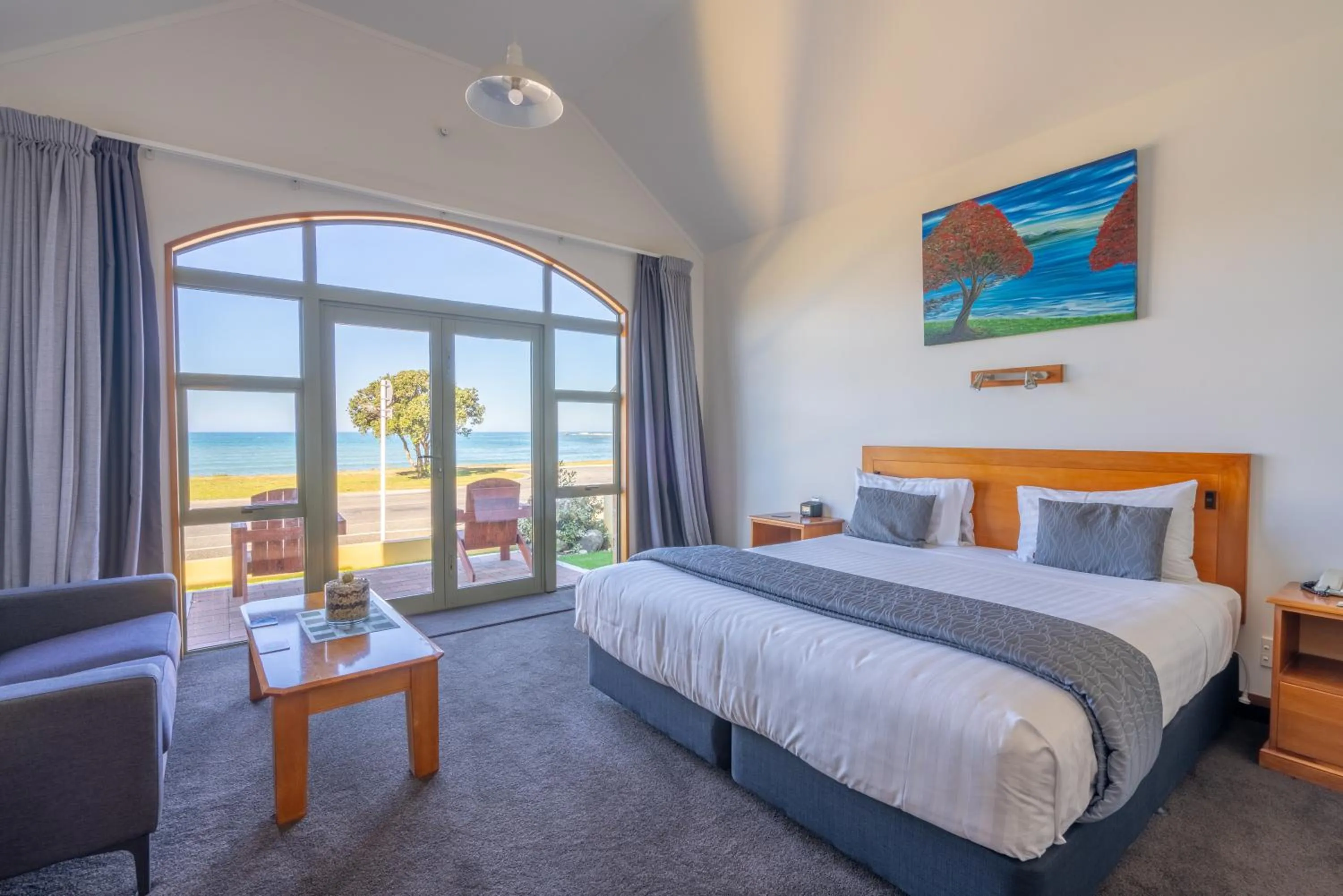 The Anchor Inn Beachfront Motel