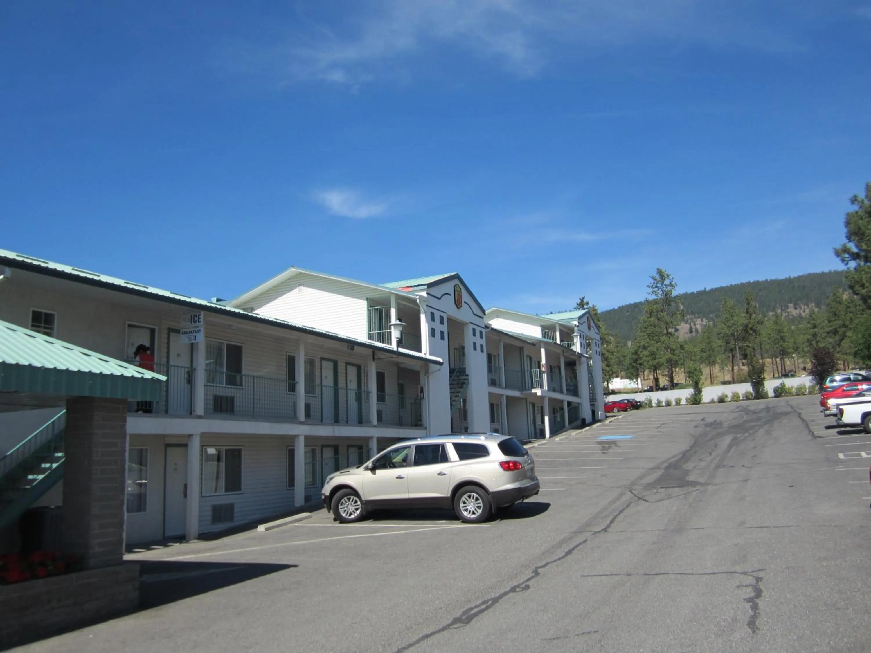 Facade/entrance in Sage Inn Merritt BC