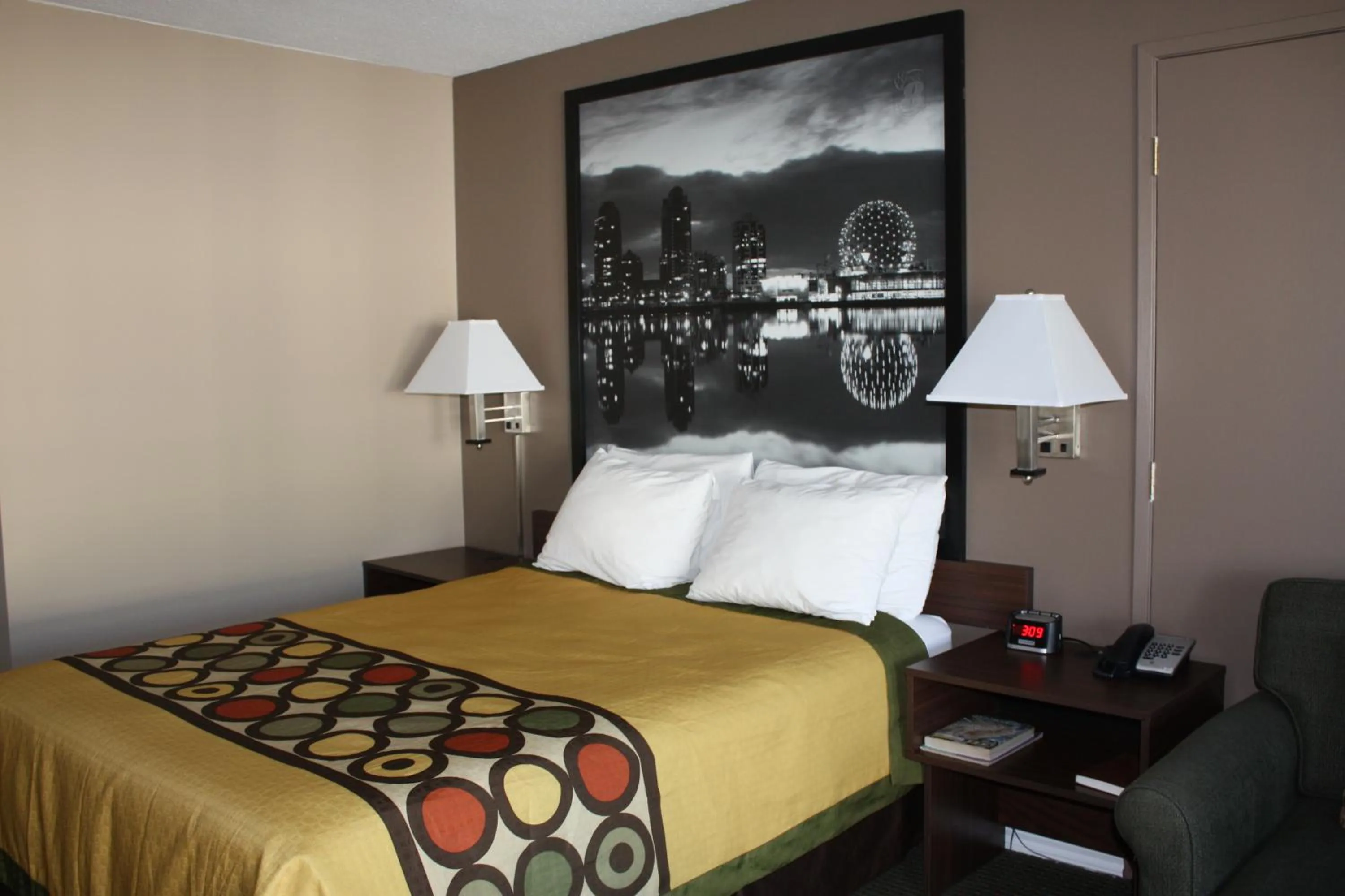 Bedroom, Bed in Sage Inn Merritt BC