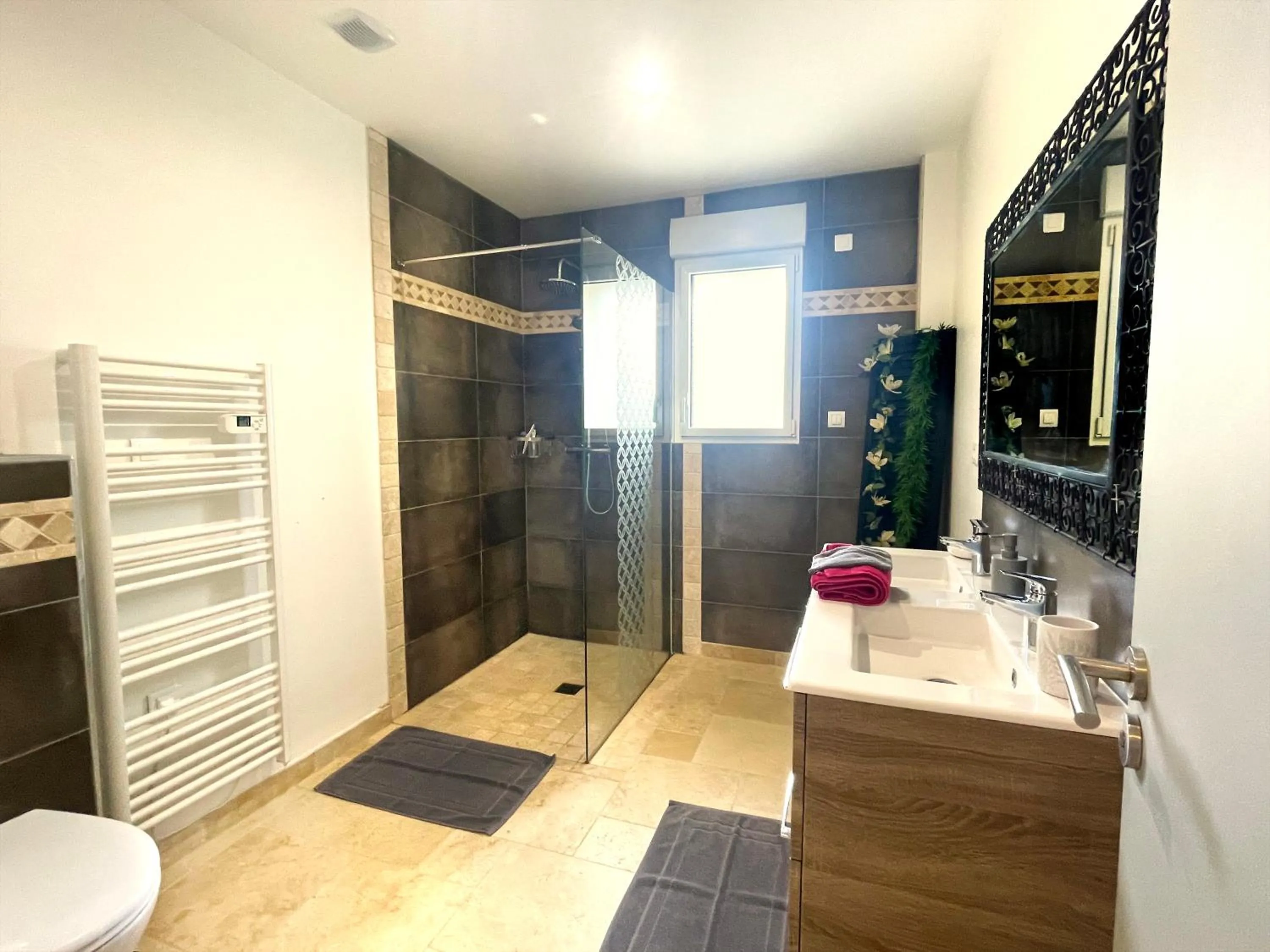 Shower in "La Petite Félixière" à 25 min du Puy du Foù, 10 min de Cholet, et 35 min de Nantes