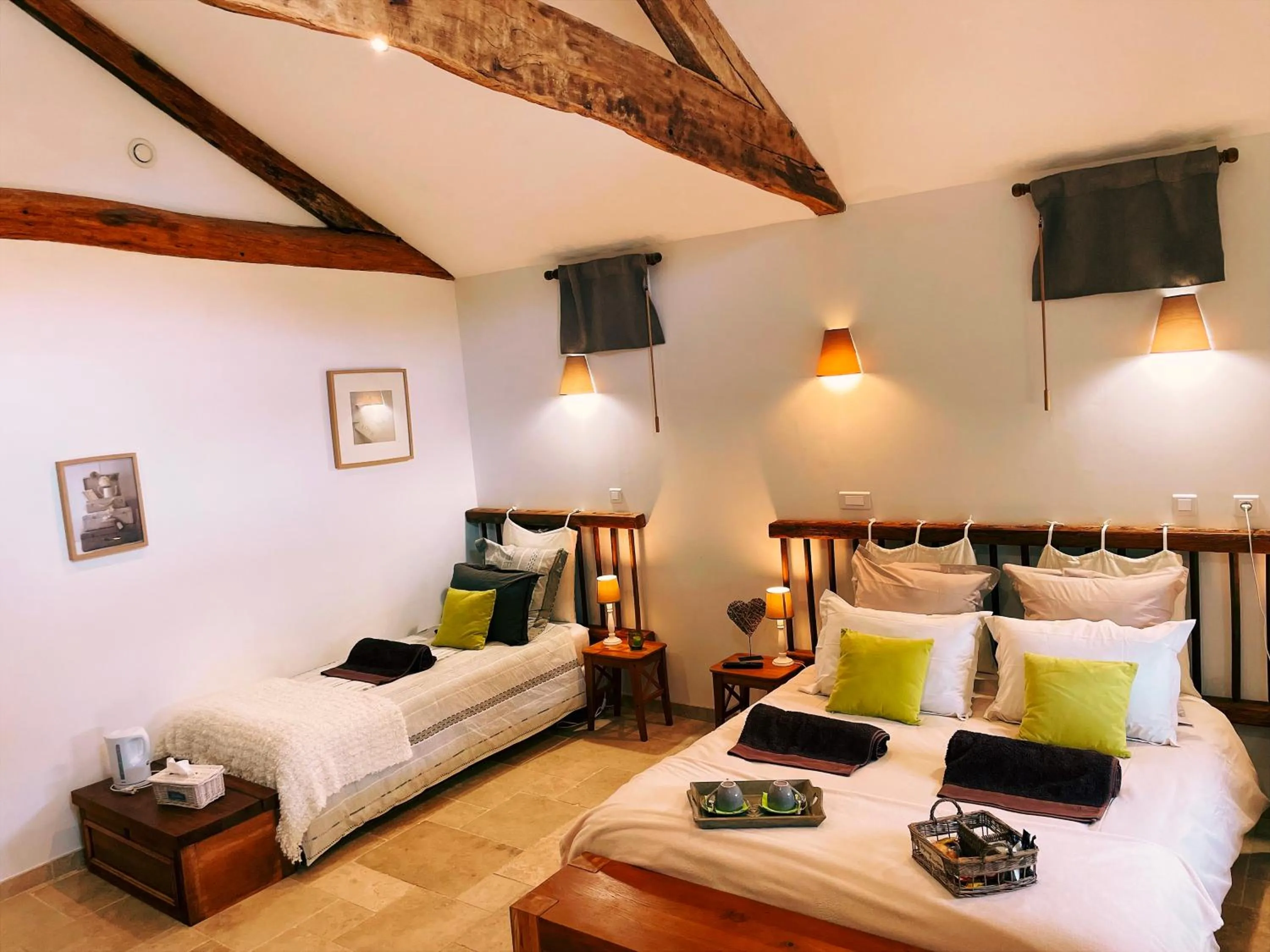 Patio, Bed in "La Petite Félixière" à 25 min du Puy du Foù, 10 min de Cholet, et 35 min de Nantes