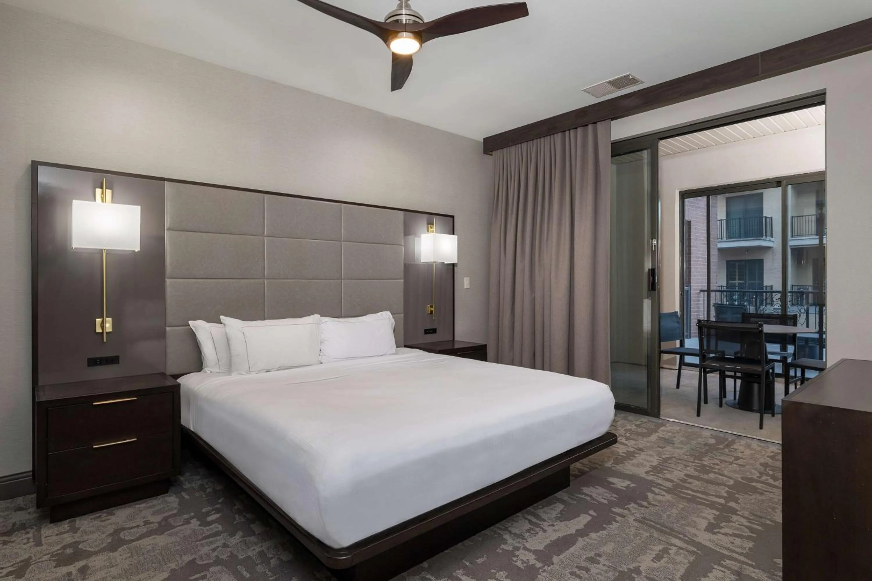 Bed in Hilton Promenade Branson Landing