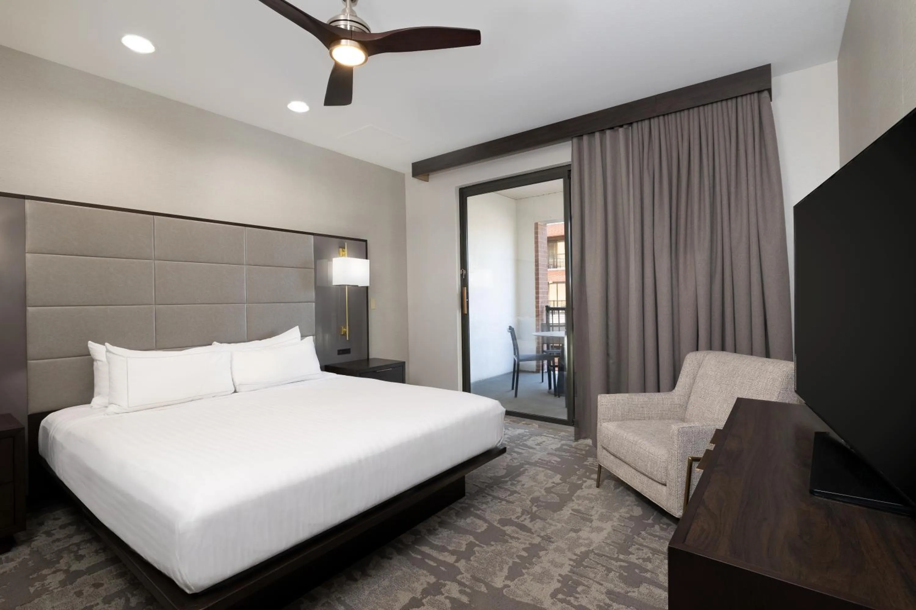 Bed in Hilton Promenade Branson Landing