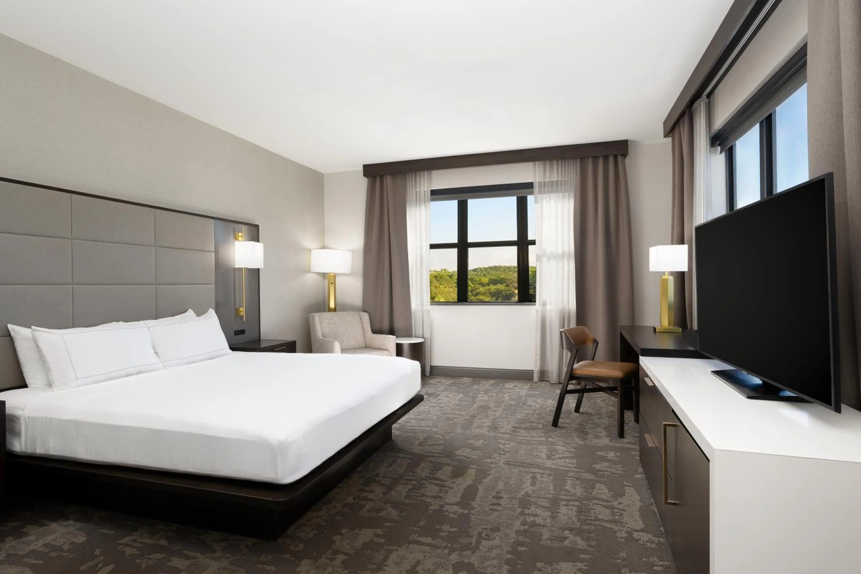 Bed in Hilton Promenade Branson Landing