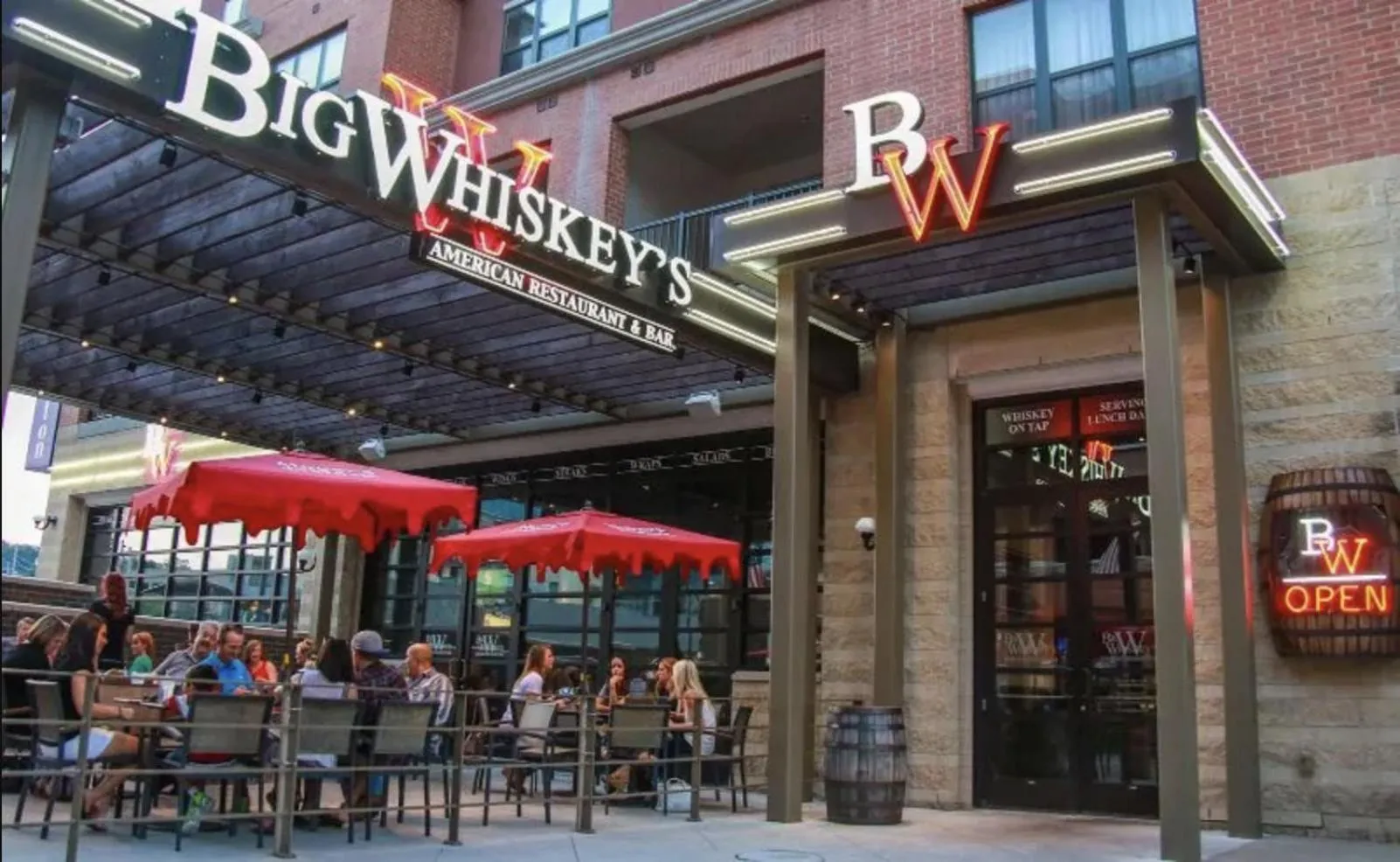 Restaurant/places to eat in Hilton Promenade Branson Landing