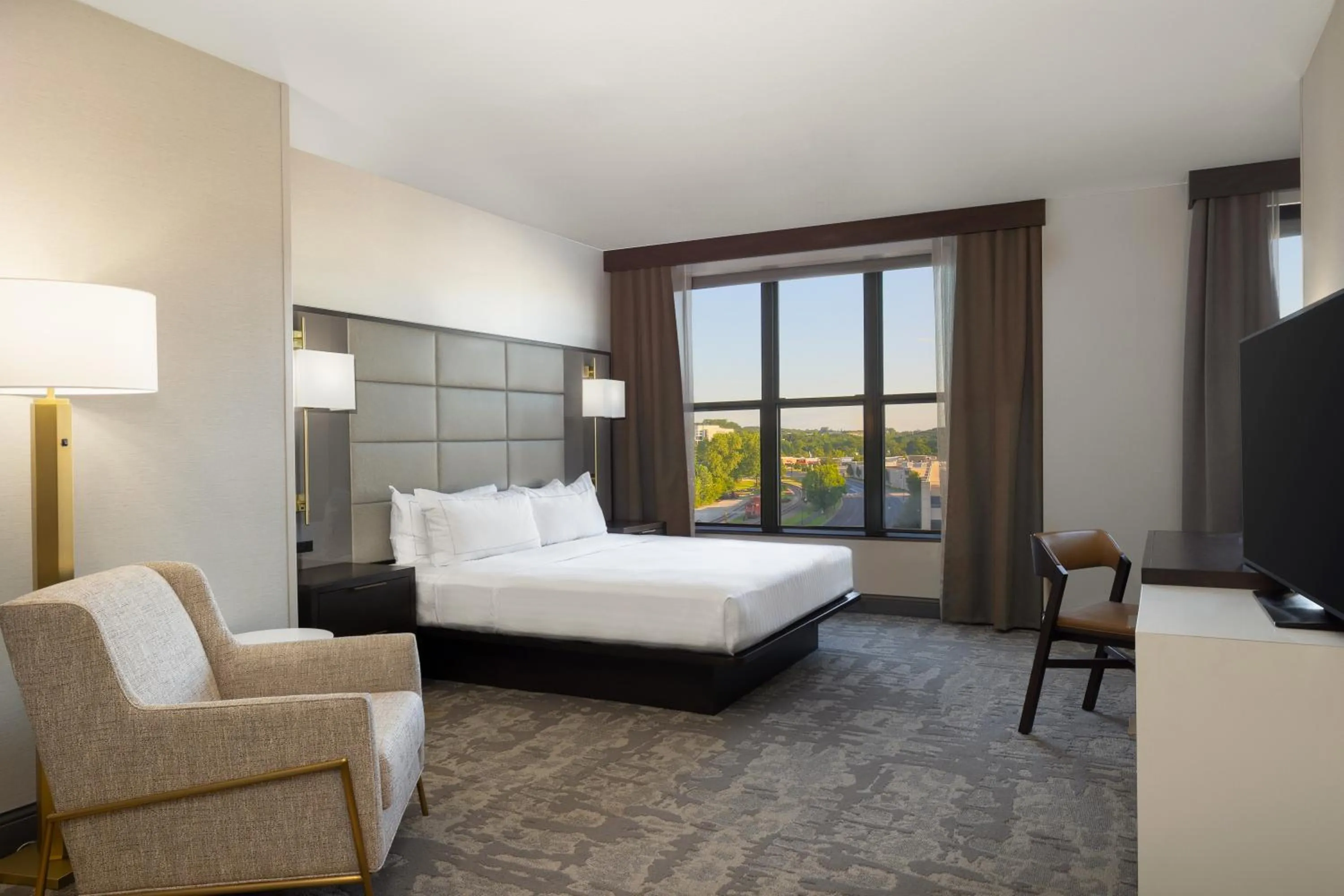 Bed in Hilton Promenade Branson Landing