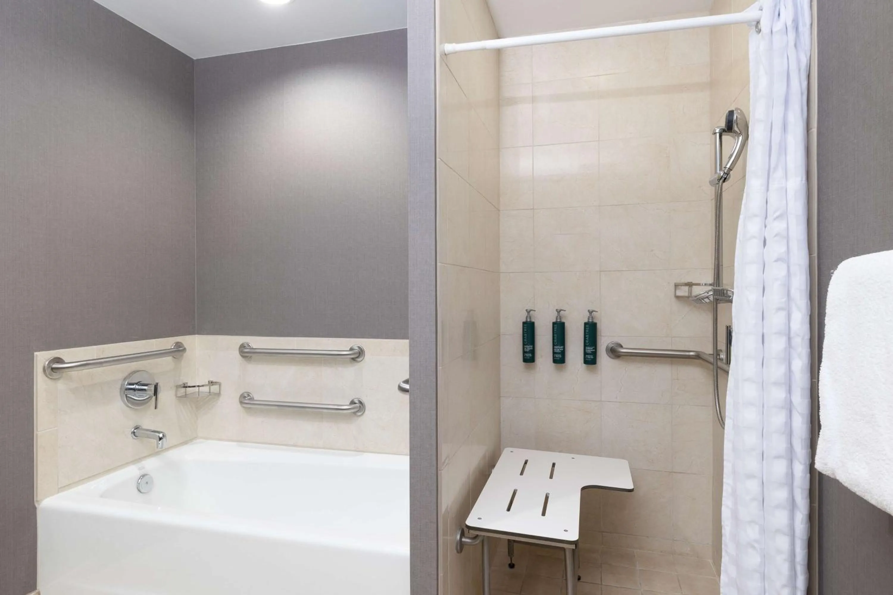 Bathroom in Hilton Promenade Branson Landing