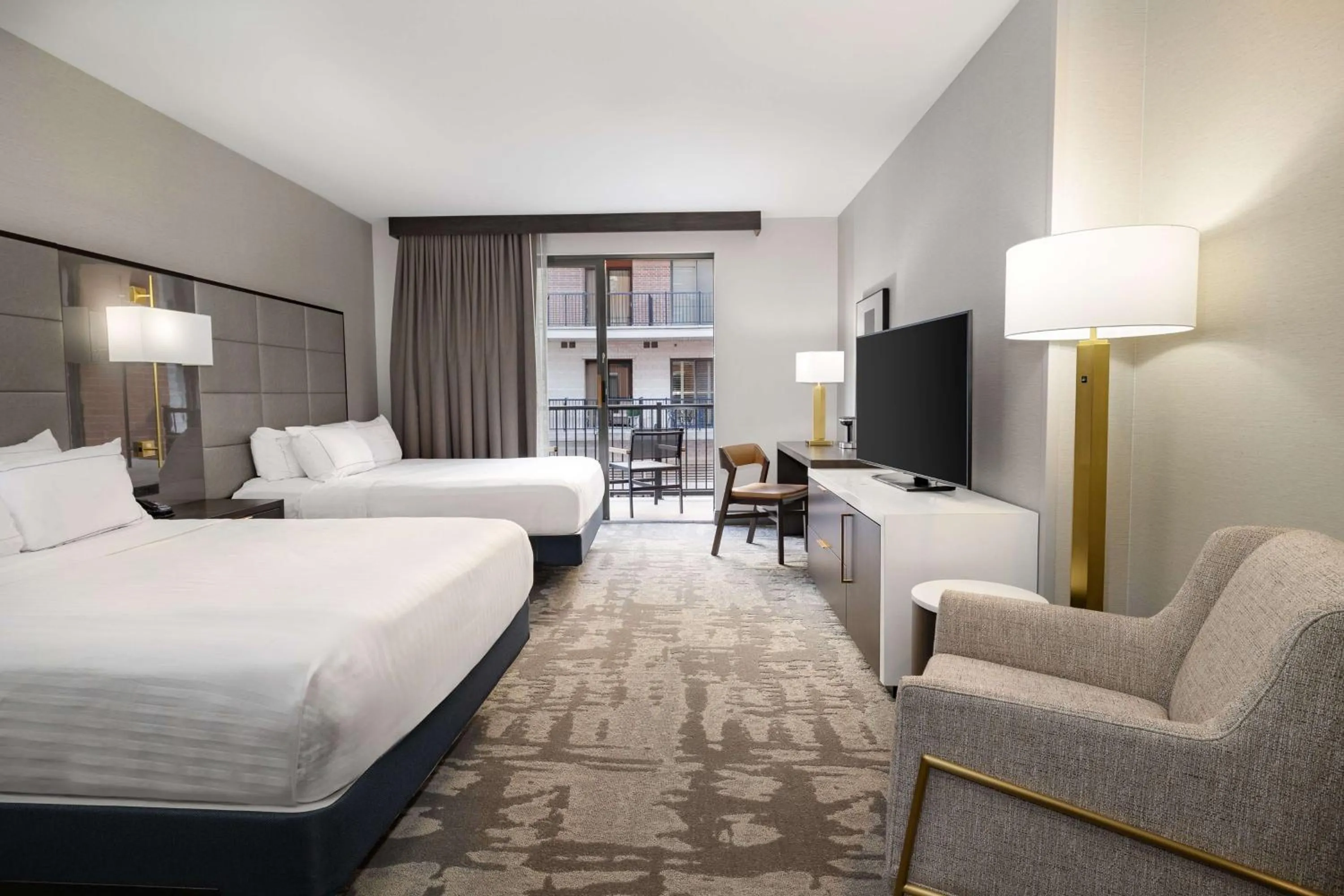 Bed in Hilton Promenade Branson Landing