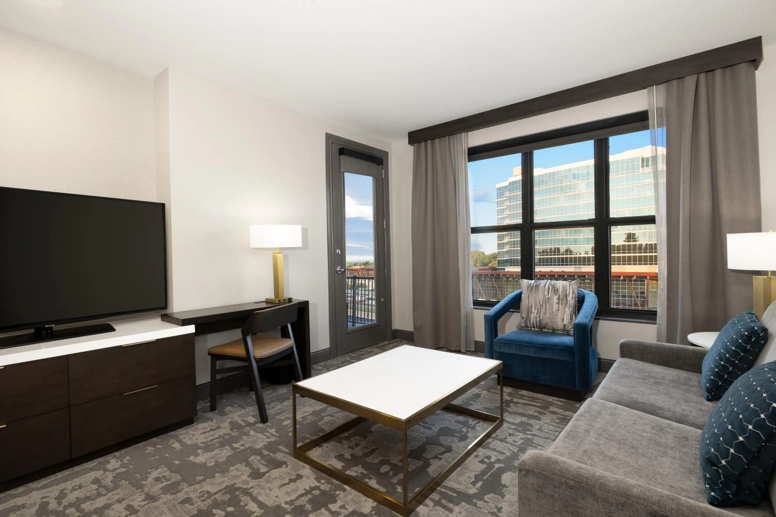 Living room in Hilton Promenade Branson Landing