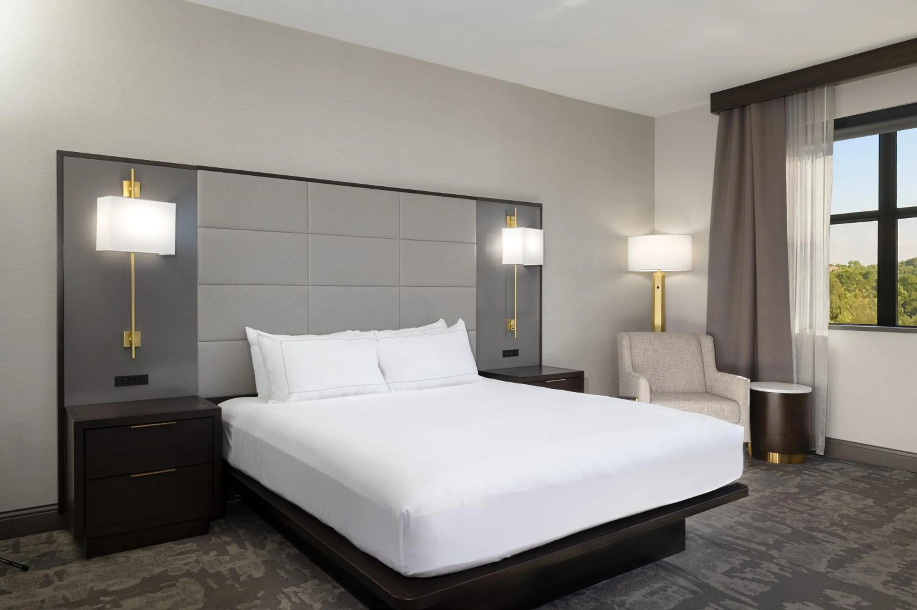 Bed in Hilton Promenade Branson Landing