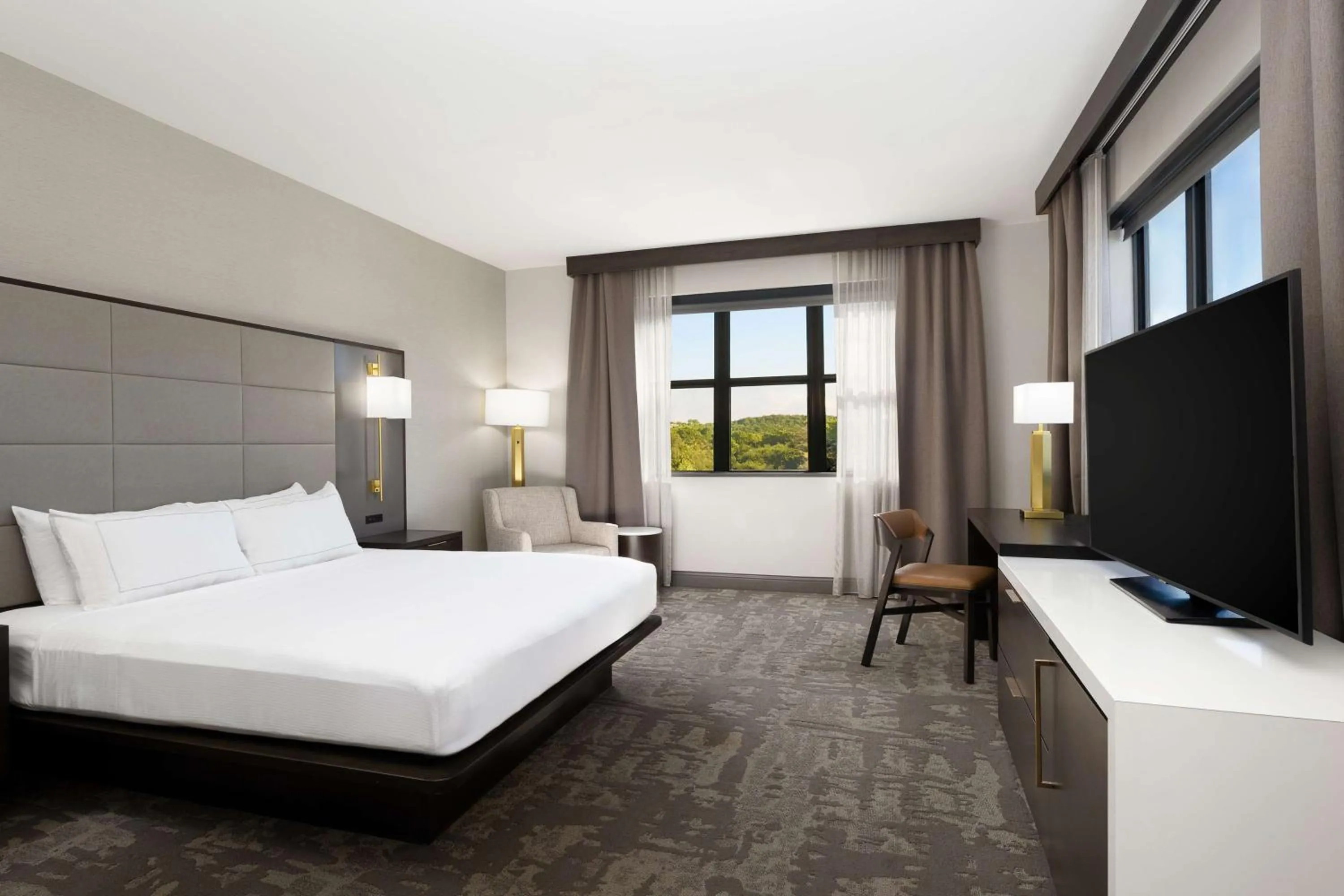 Bed in Hilton Promenade Branson Landing