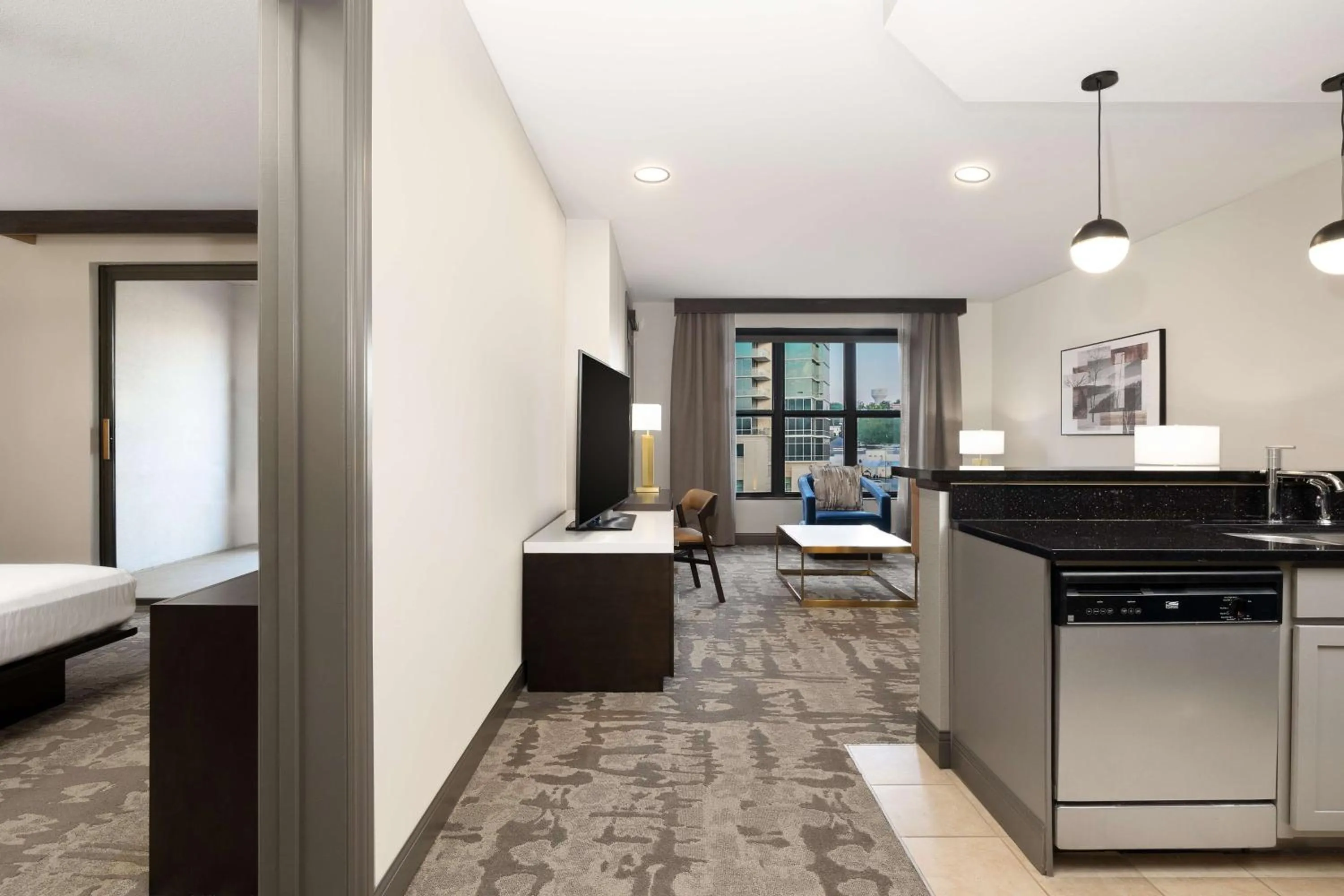 Kitchen or kitchenette, Bed in Hilton Promenade Branson Landing