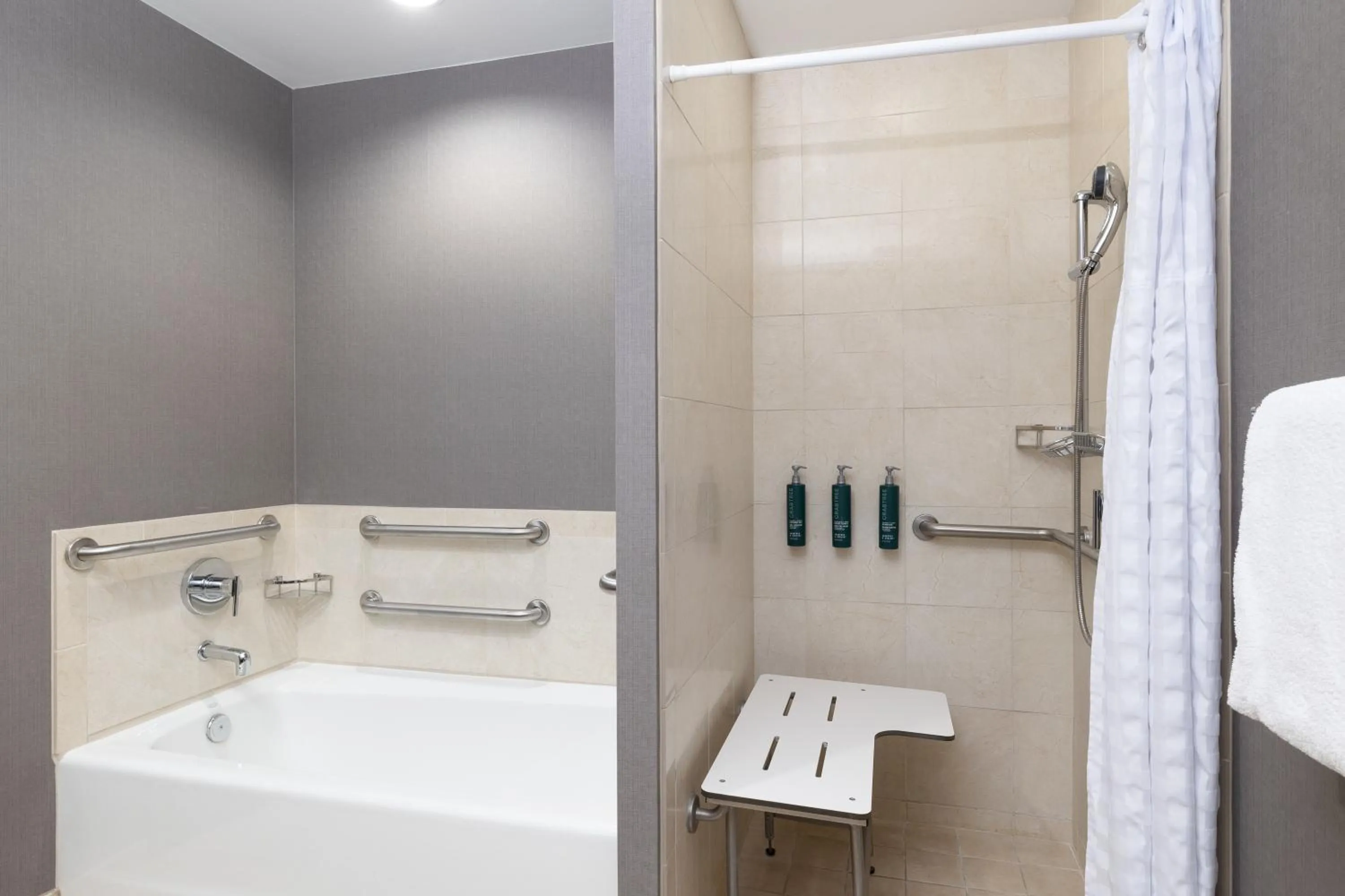 Bathroom in Hilton Promenade Branson Landing