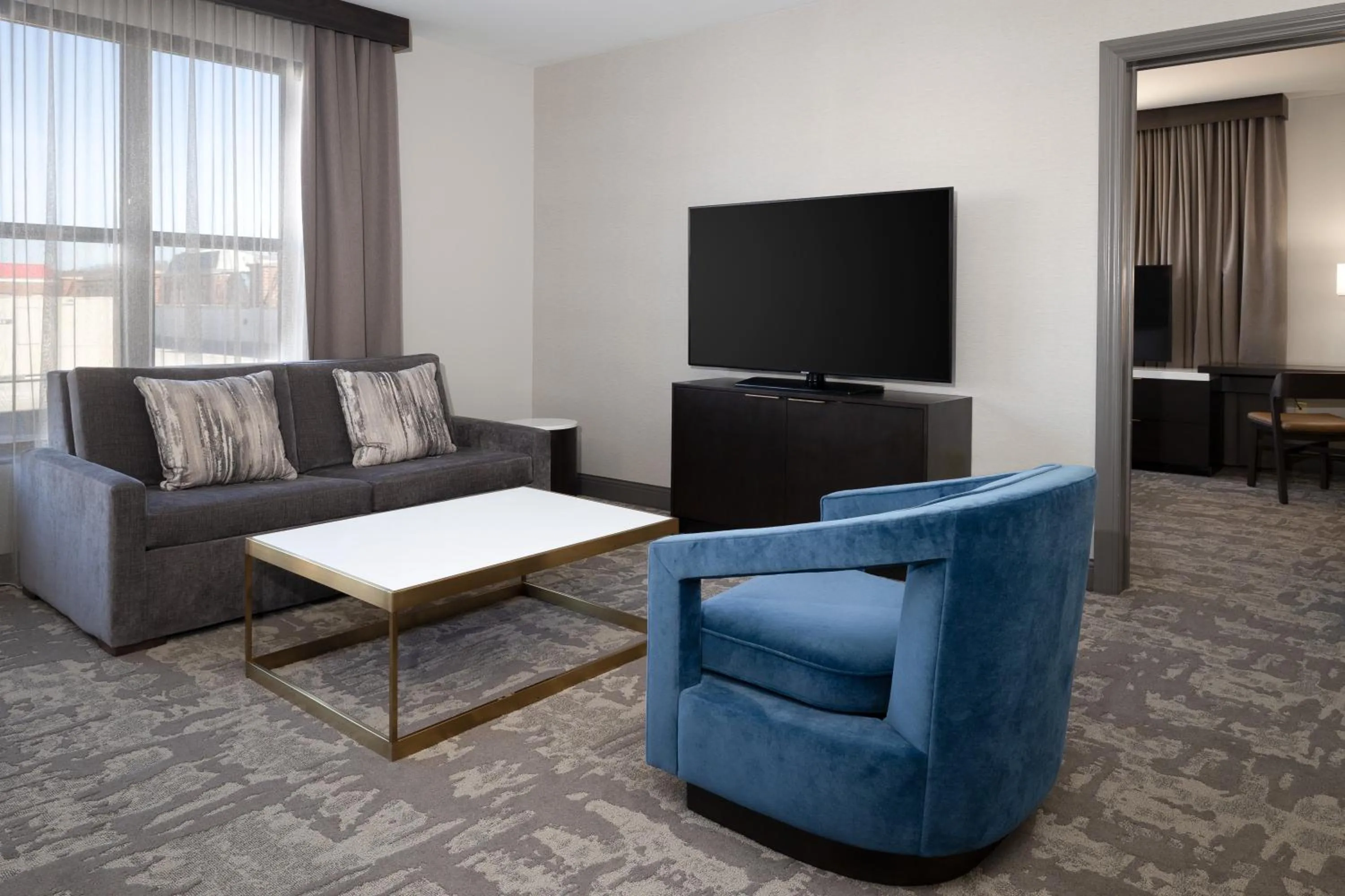 Living room in Hilton Promenade Branson Landing