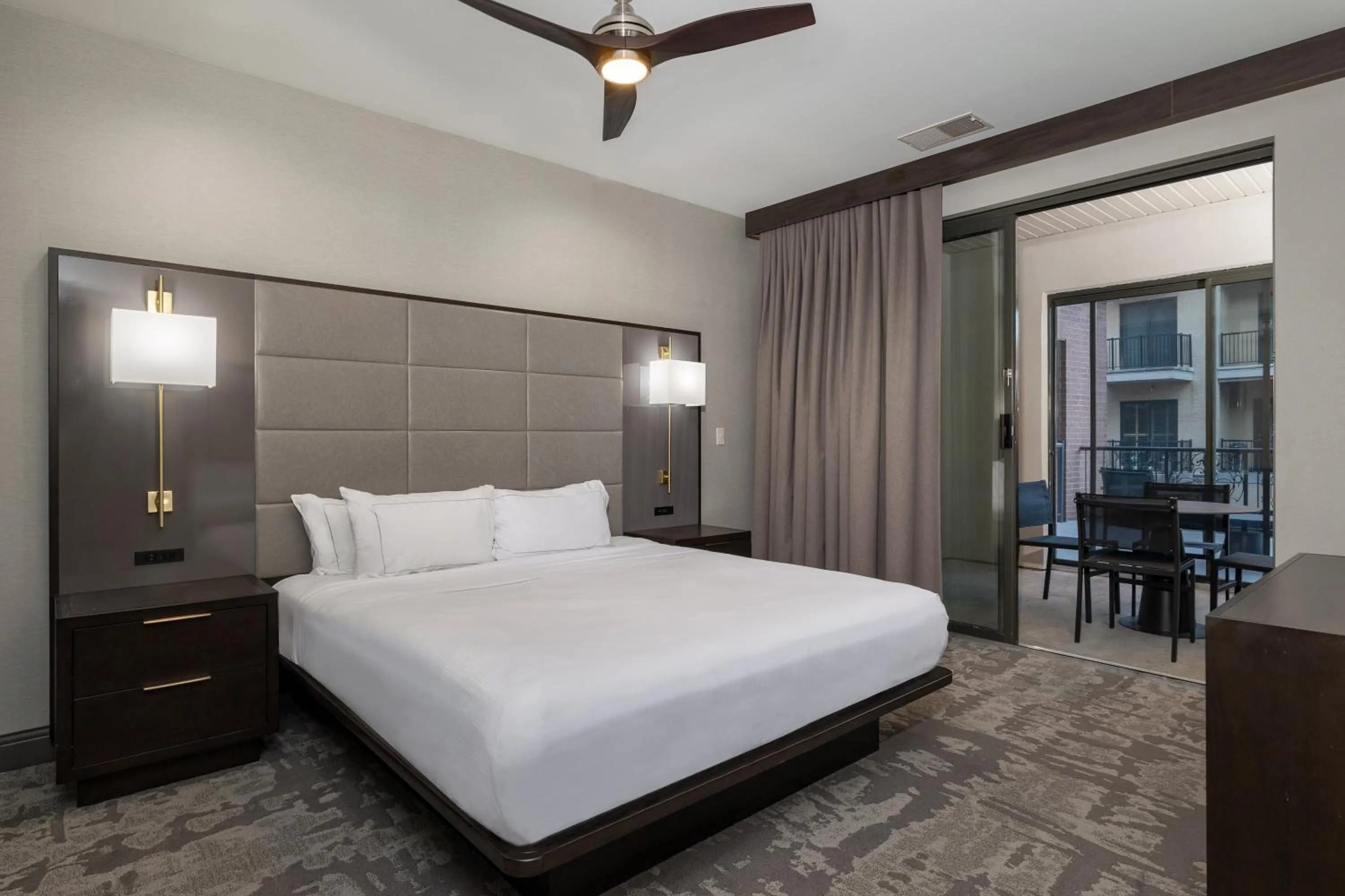 Bed in Hilton Promenade Branson Landing