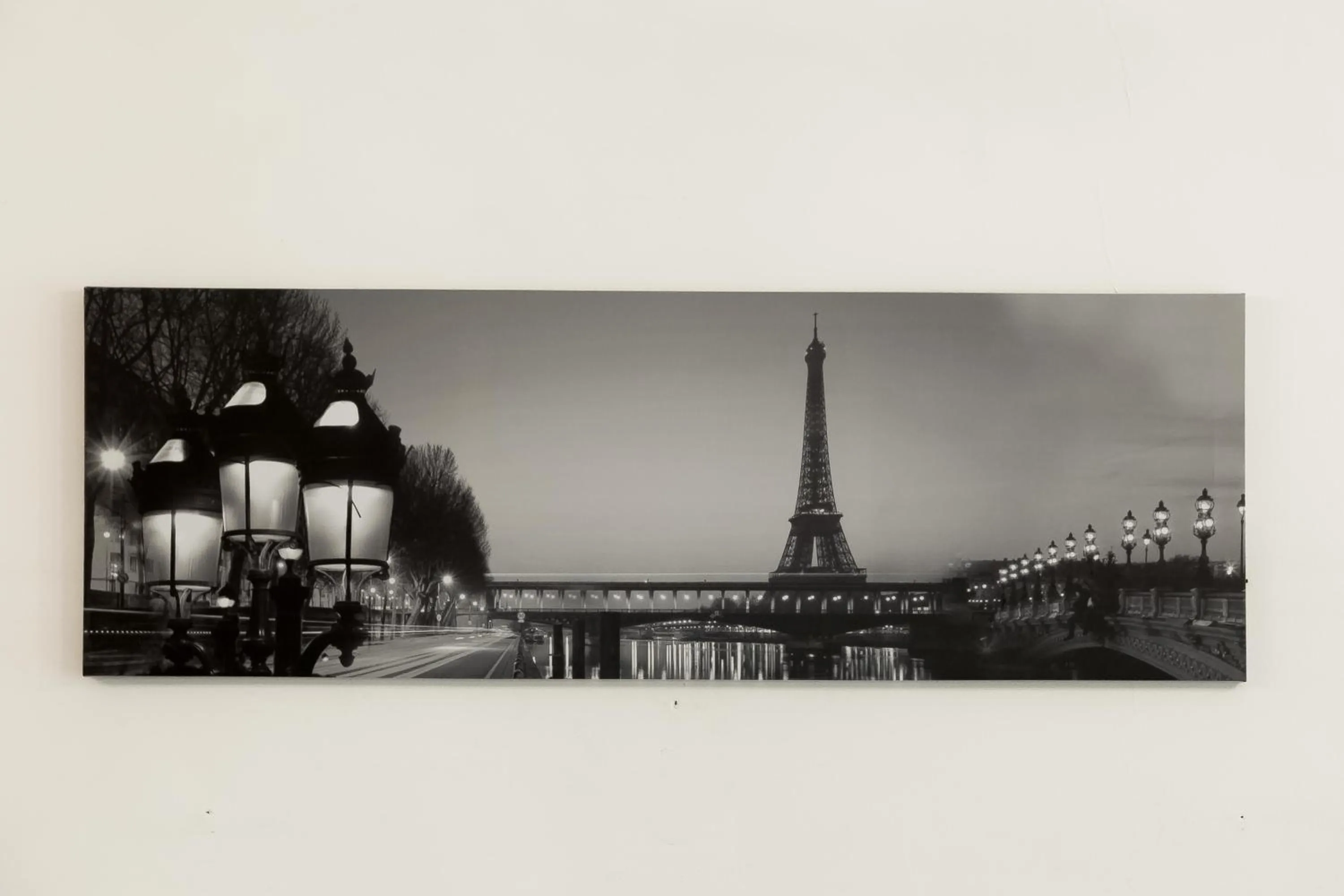 Decorative detail in Luxury City Center Apartment