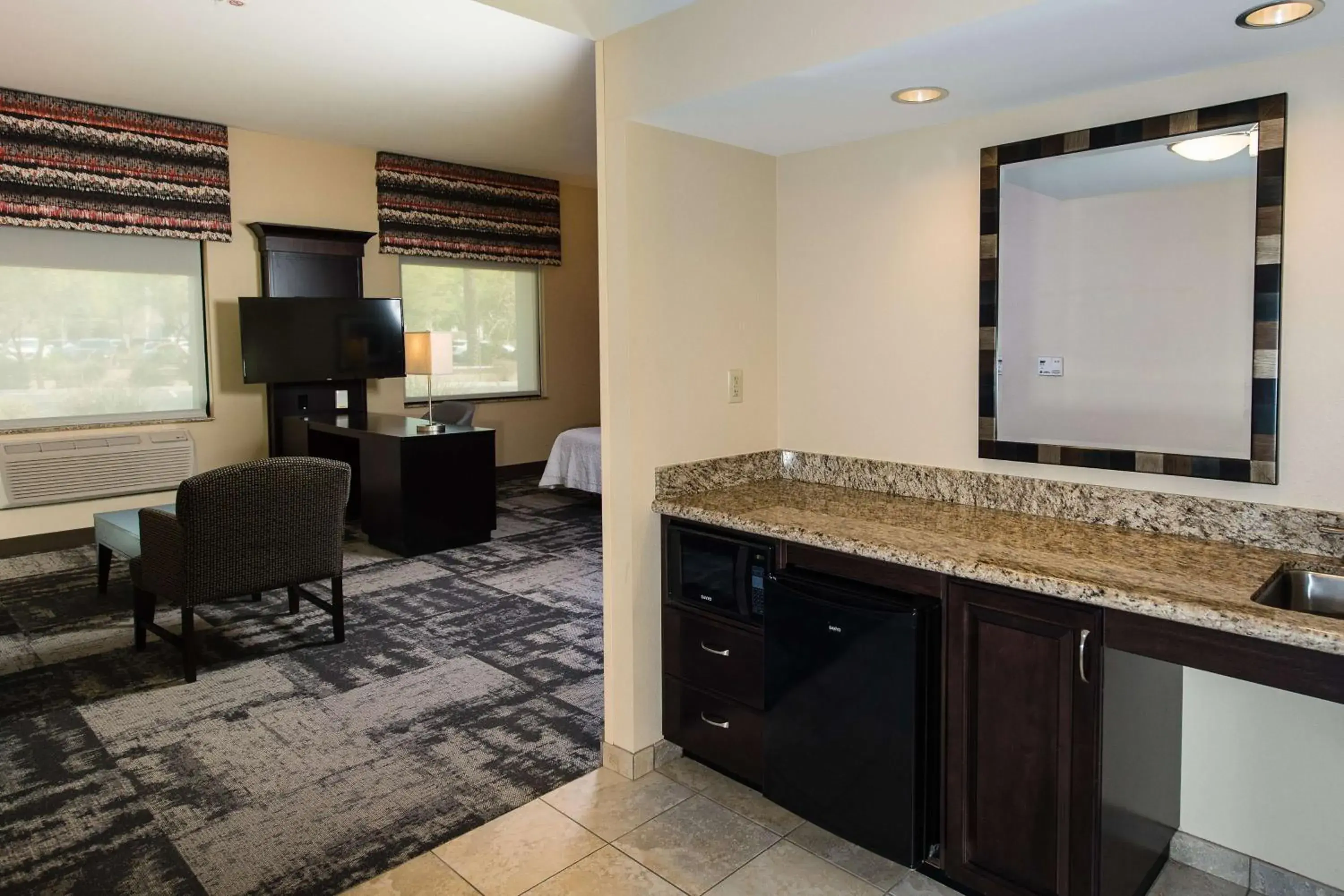 King Suite with Roll-In Shower - Mobility and Hearing Access/Non-Smoking in Hampton Inn & Suites Phoenix Chandler Fashion Center King Suite with Roll-In Shower - Mobility and Hearing Access/Non-Smoking in Hampton Inn & Suites Phoenix Chandler Fashion Center