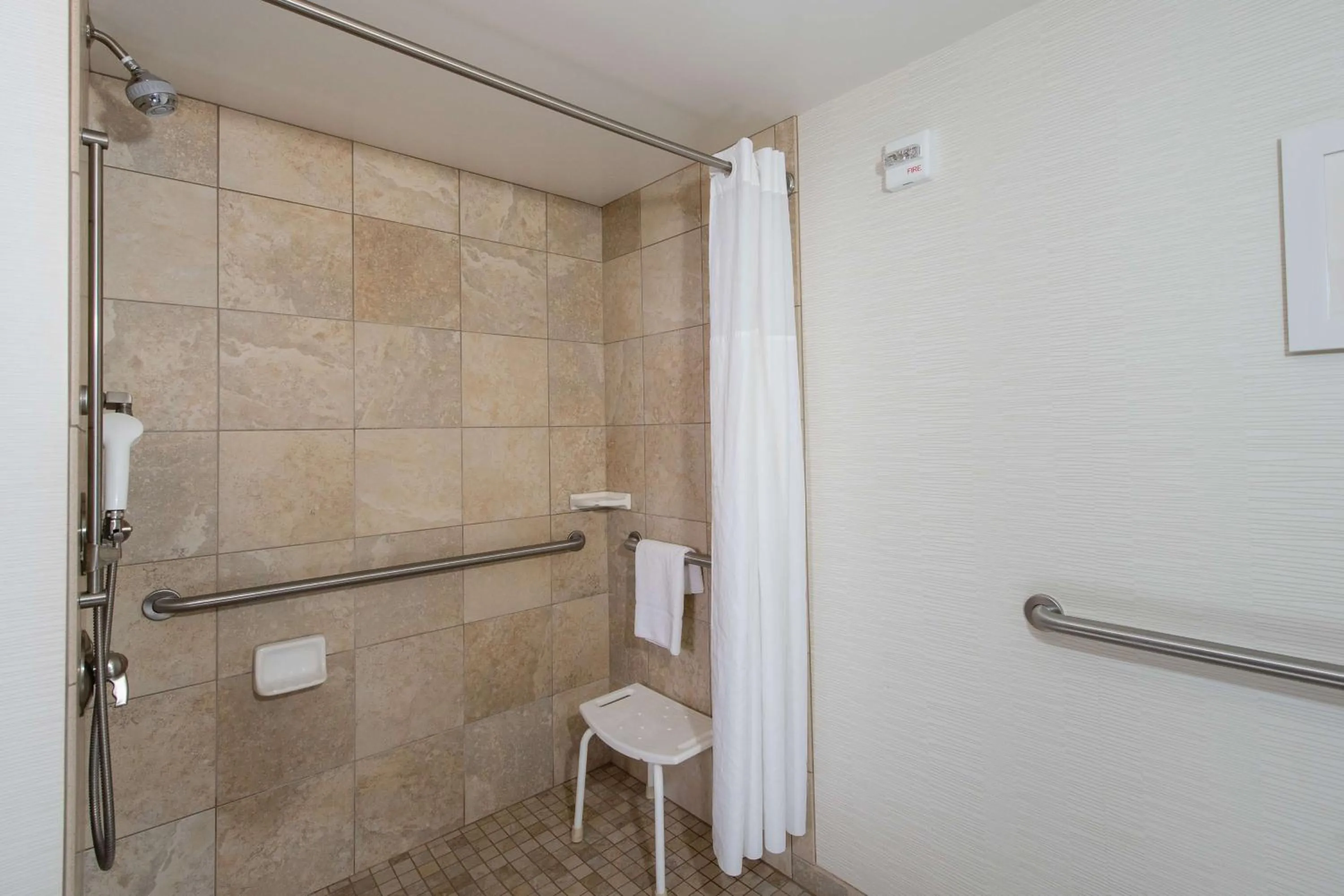 Bathroom in Hampton Inn & Suites Phoenix Chandler Fashion Center