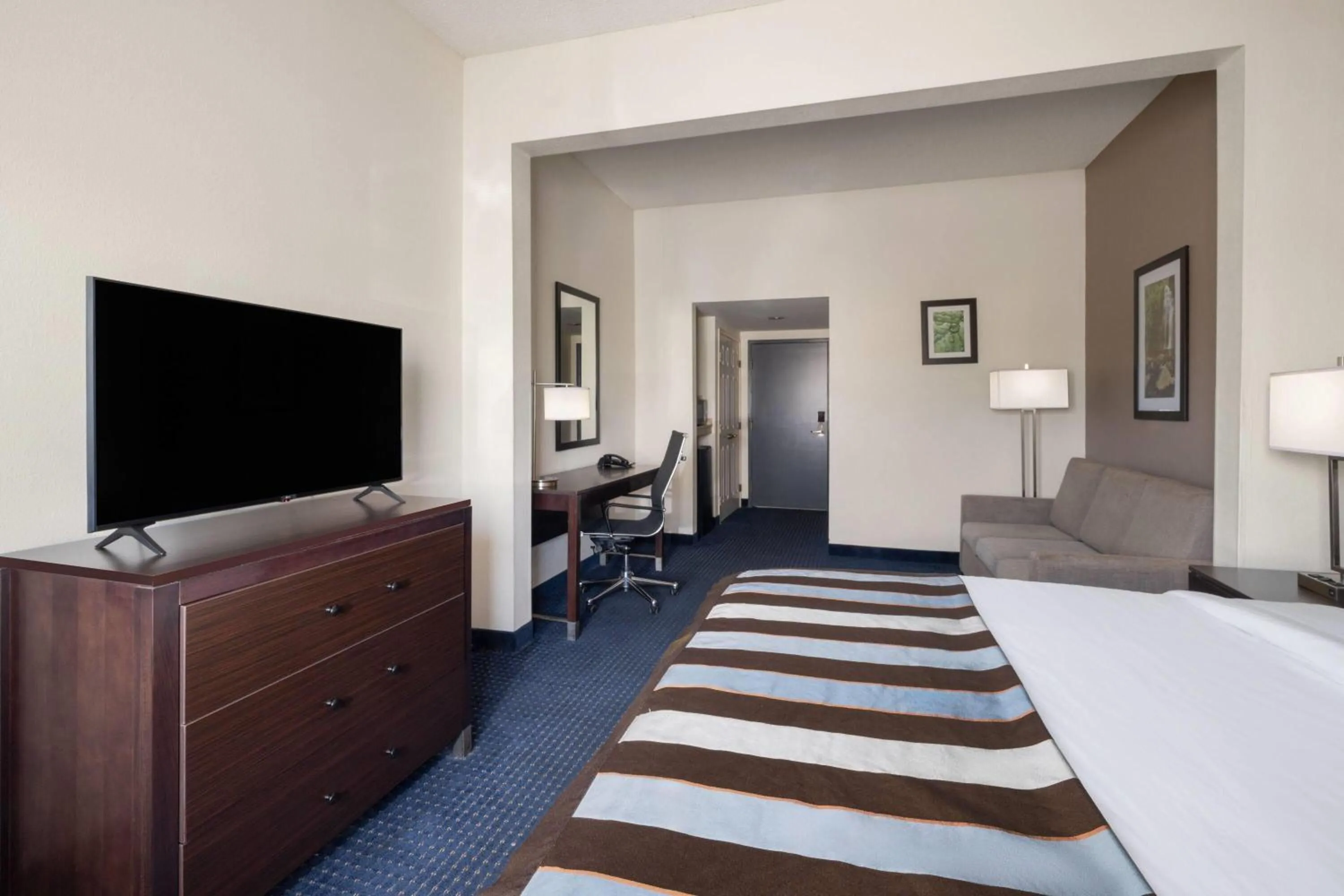 Photo of the whole room, Bed in Wingate by Wyndham Augusta Fort Eisenhower