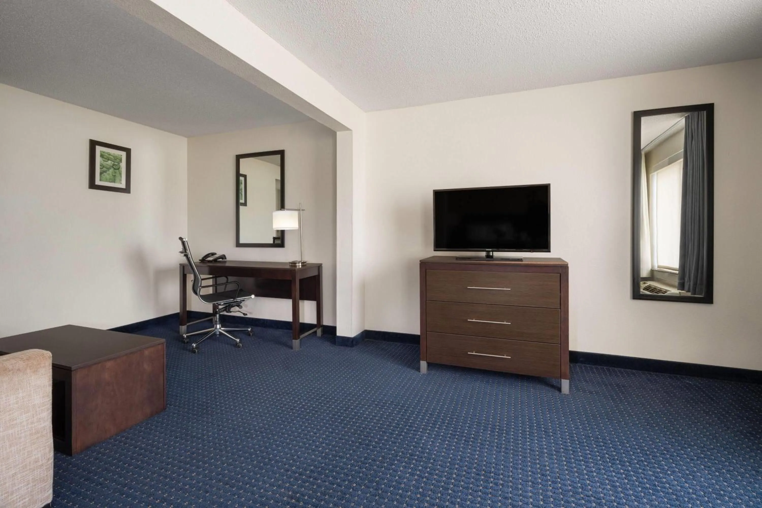 Photo of the whole room in Wingate by Wyndham Augusta Fort Eisenhower