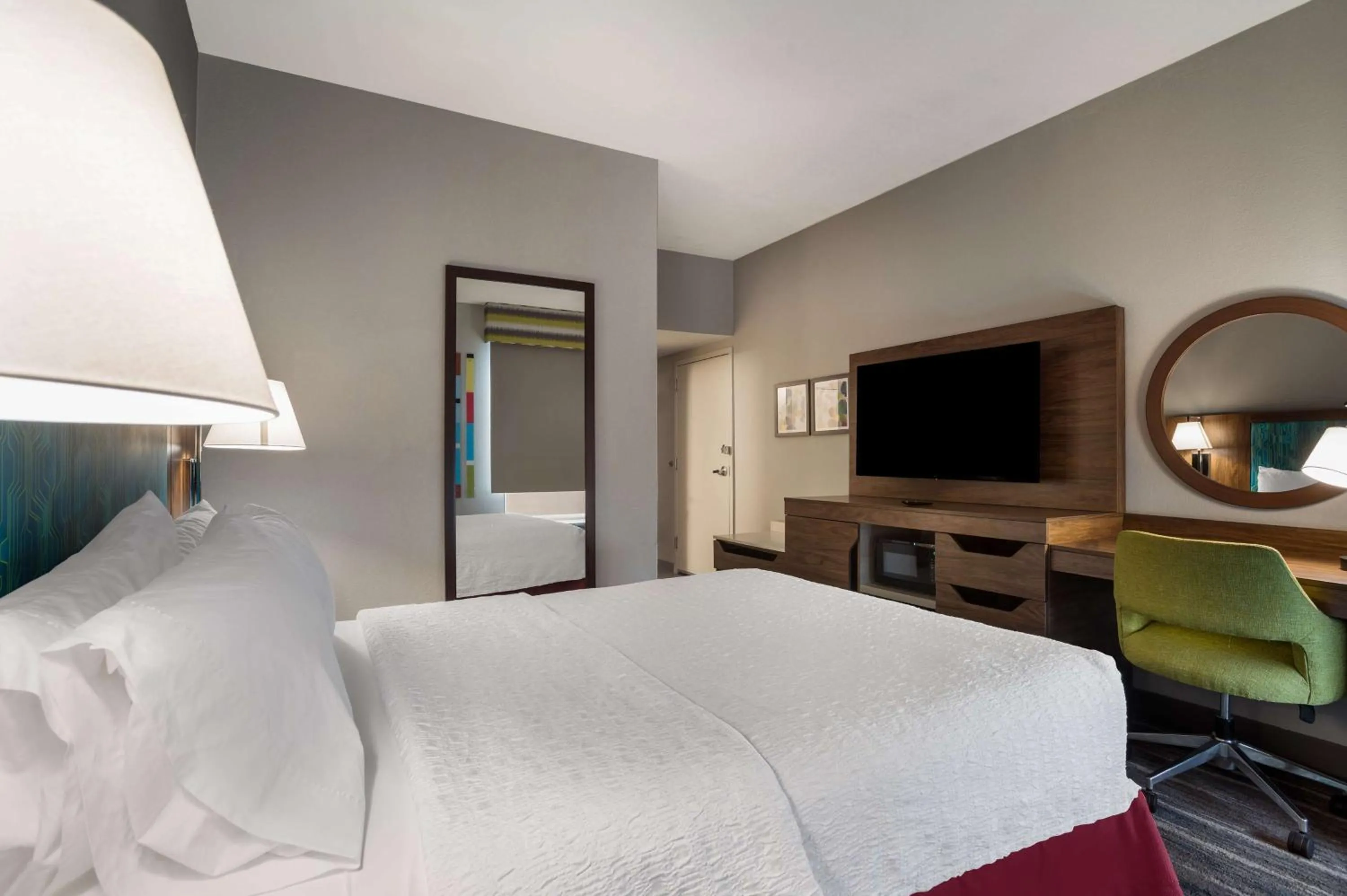 Bedroom, Bed in Hampton Inn Gadsden