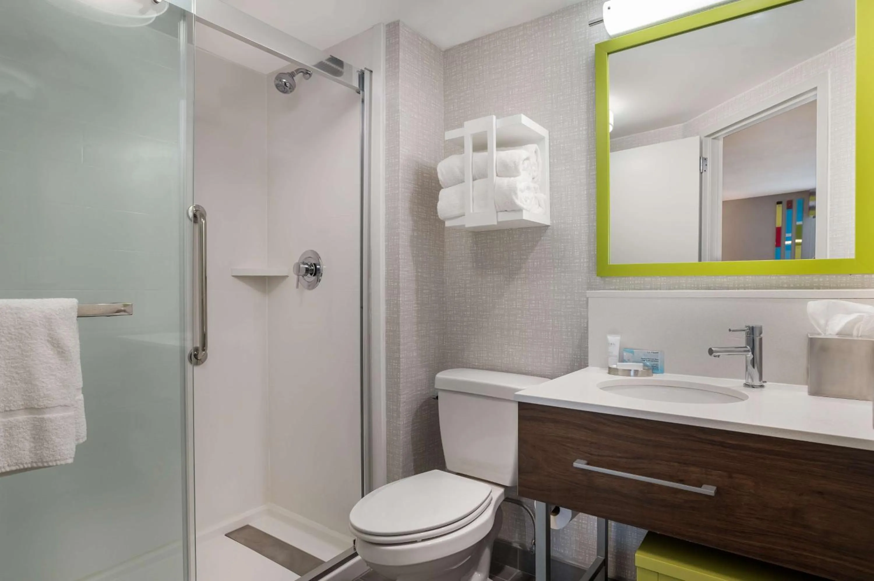 Bathroom in Hampton Inn Gadsden