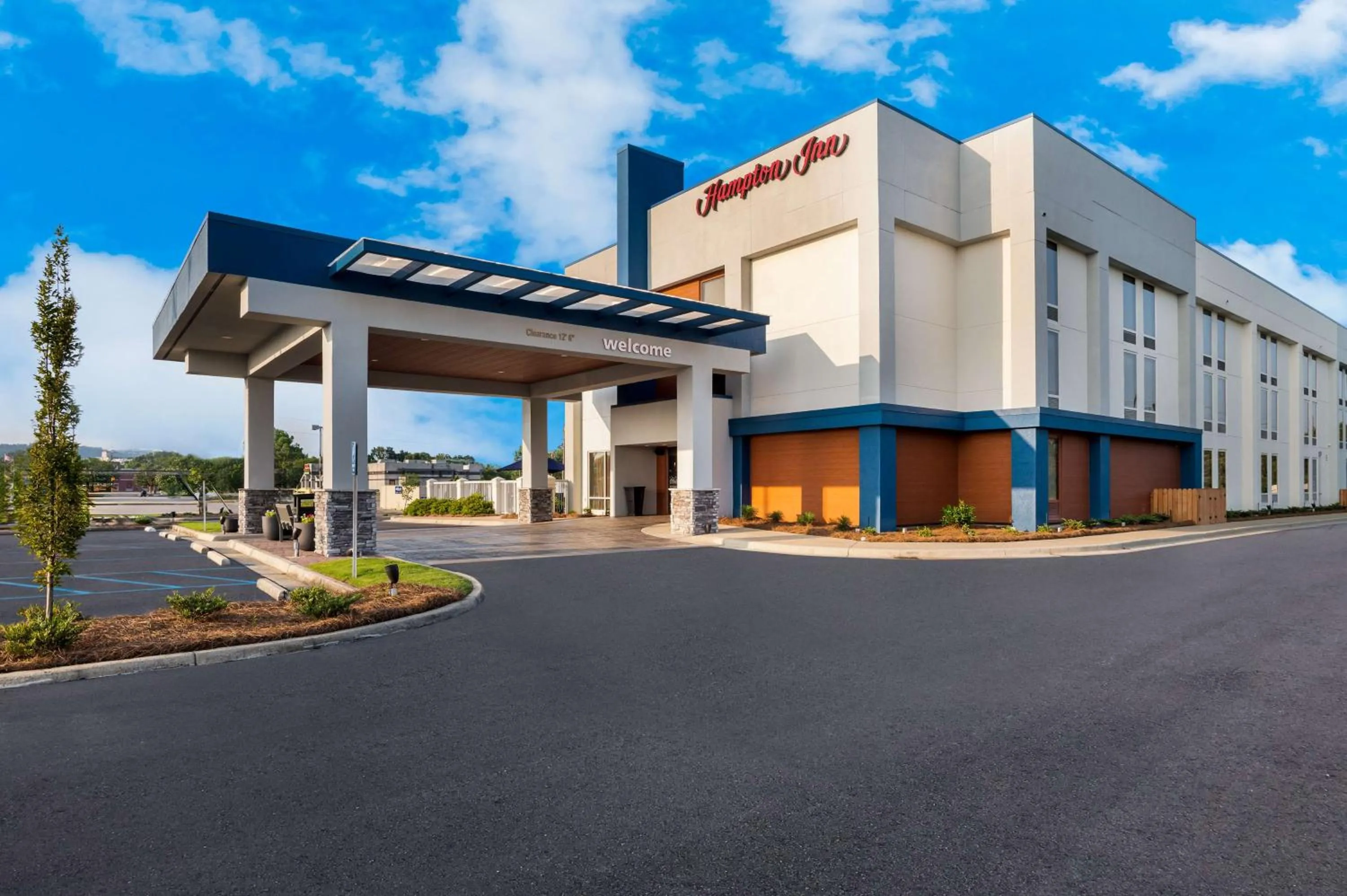 Property building in Hampton Inn Gadsden