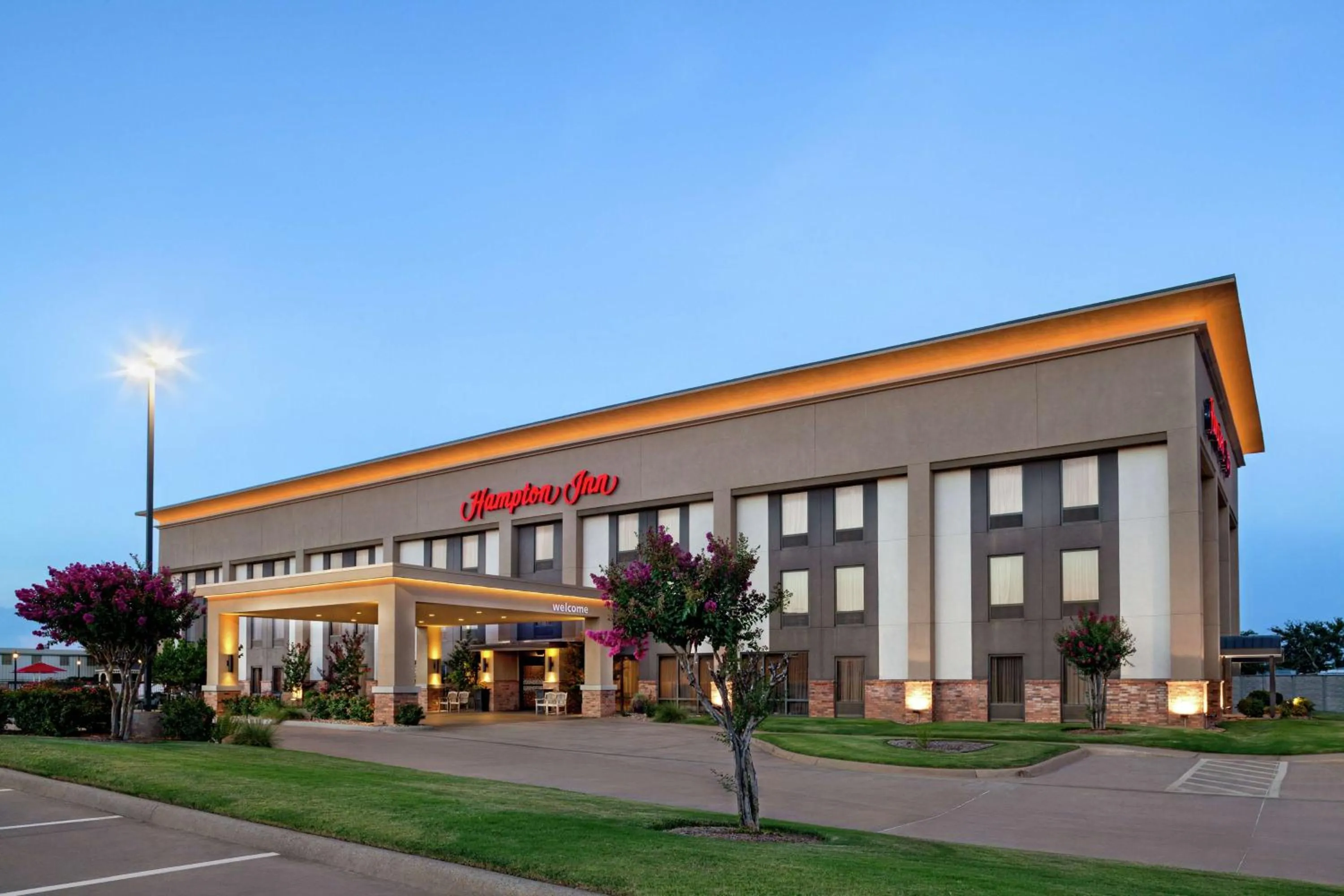 Property building in Hampton Inn Paris