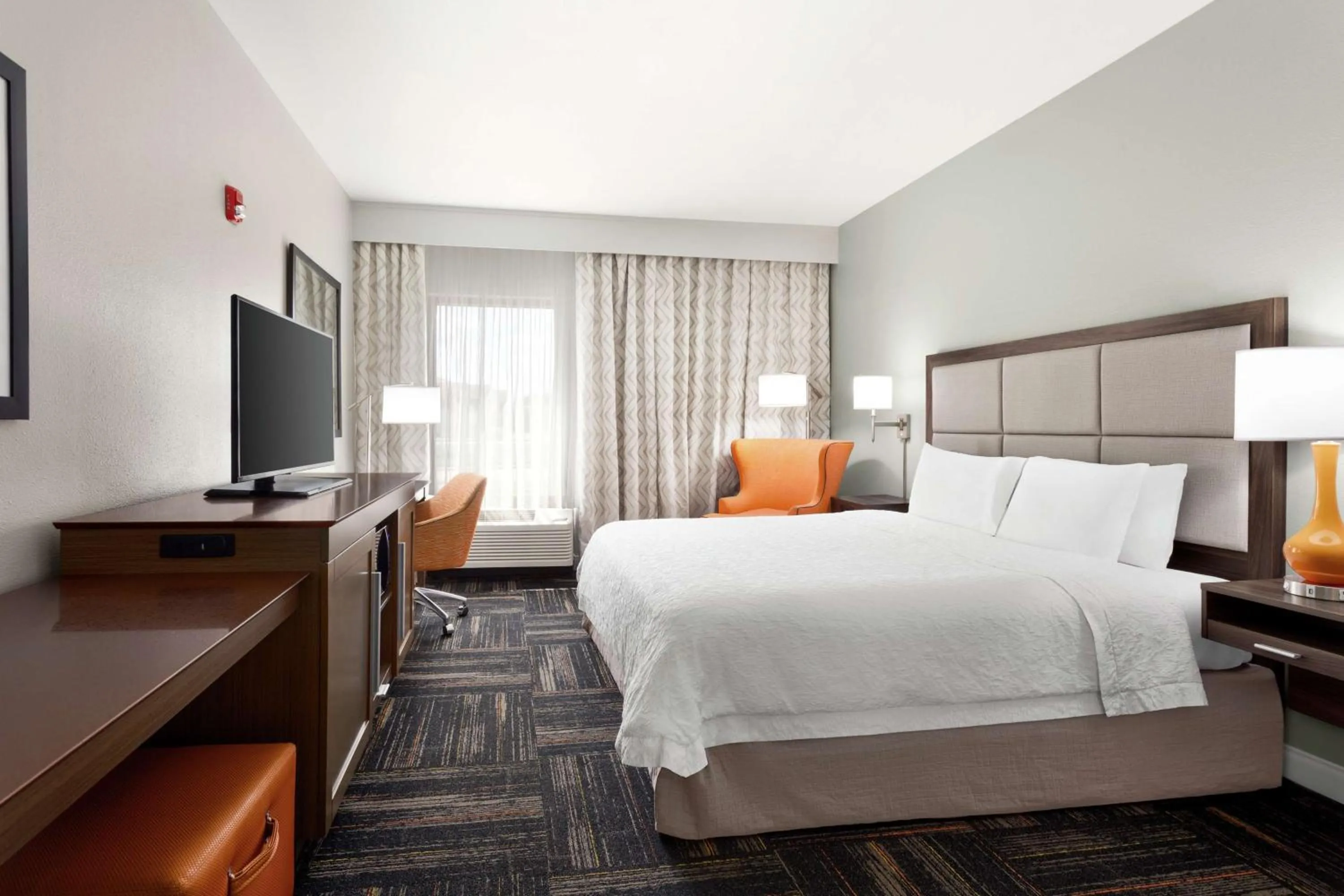 Bed in Hampton Inn Paris