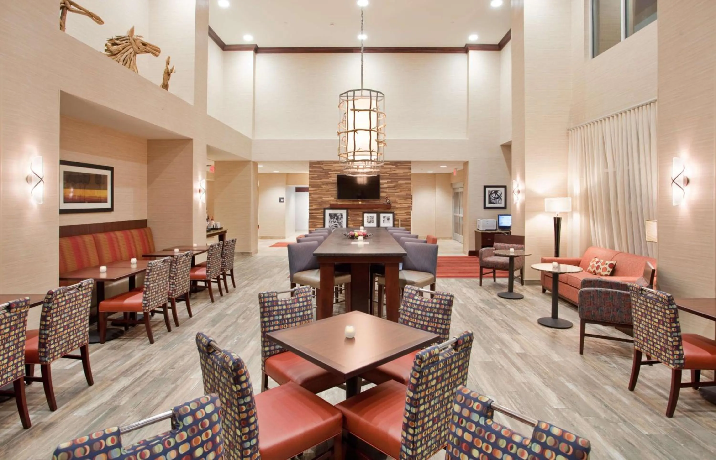 Restaurant/places to eat in Hampton Inn & Suites Omaha Southwest-La Vista