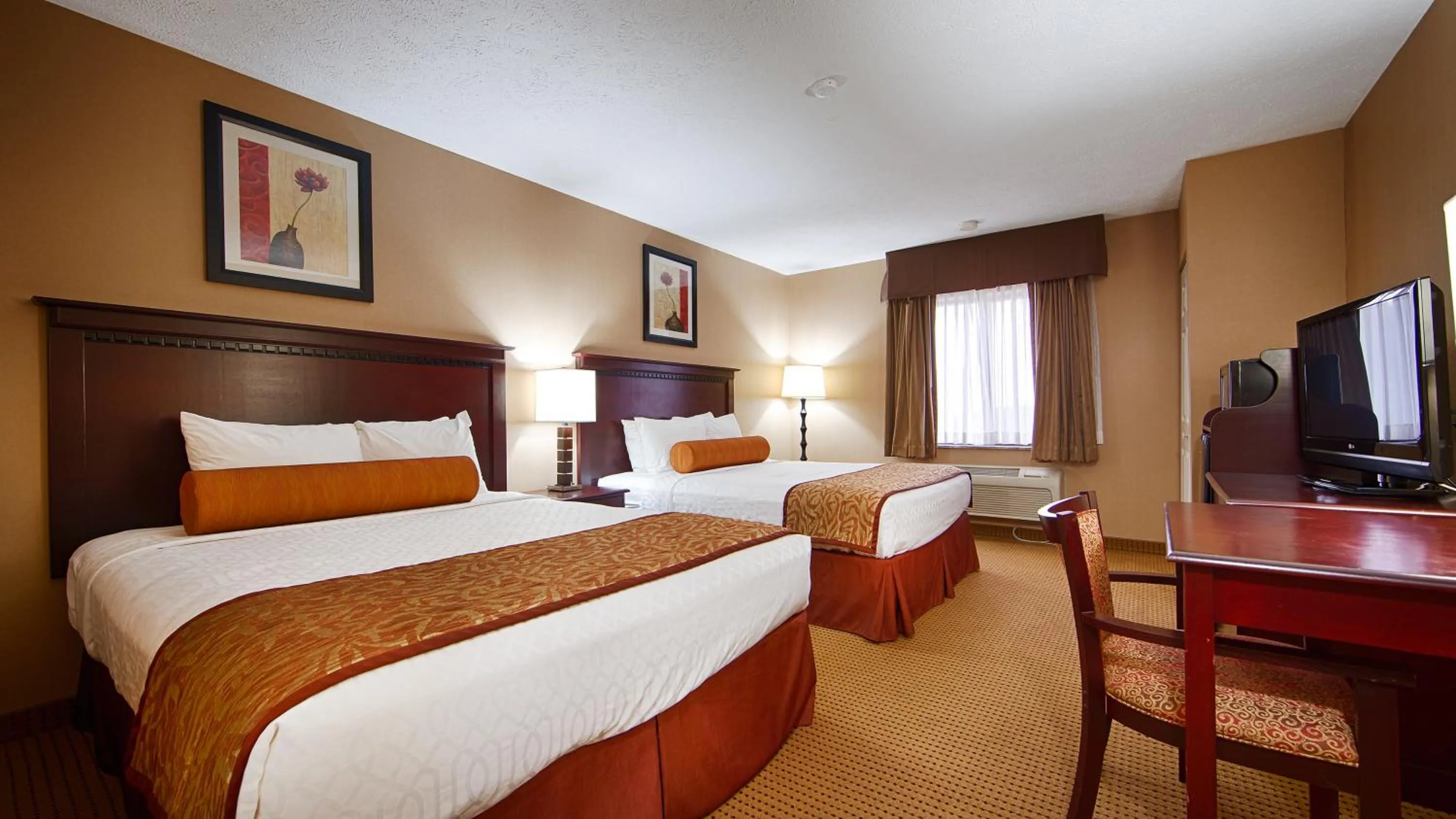 Queen Room with Two Queen Beds - Non-Smoking/Disability Access in Hotel Lincoln Inn on Route 66 and near I-55