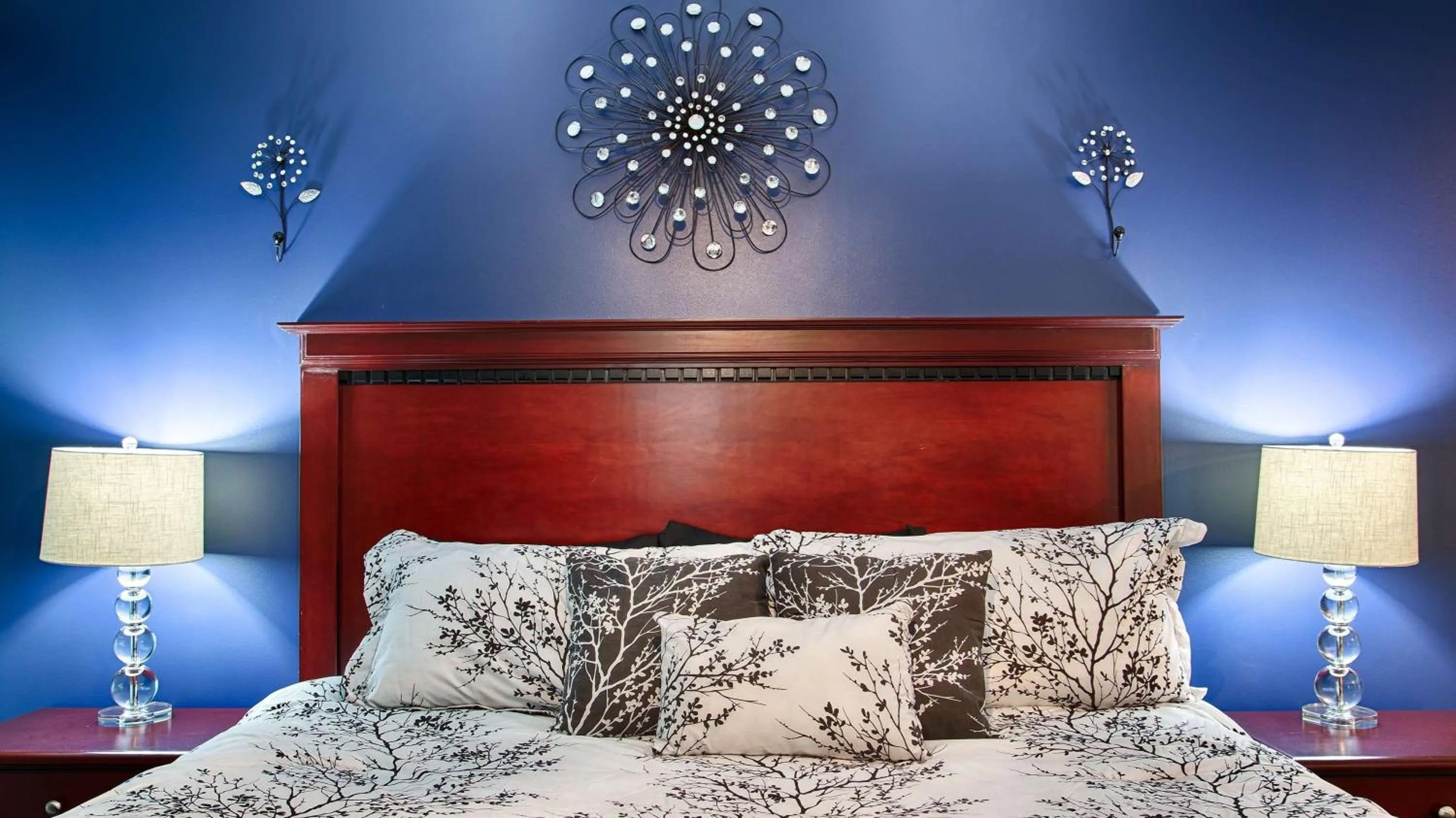 Honeymoon Suite with Hot Tub in Days Inn by Wyndham Lincoln, IL