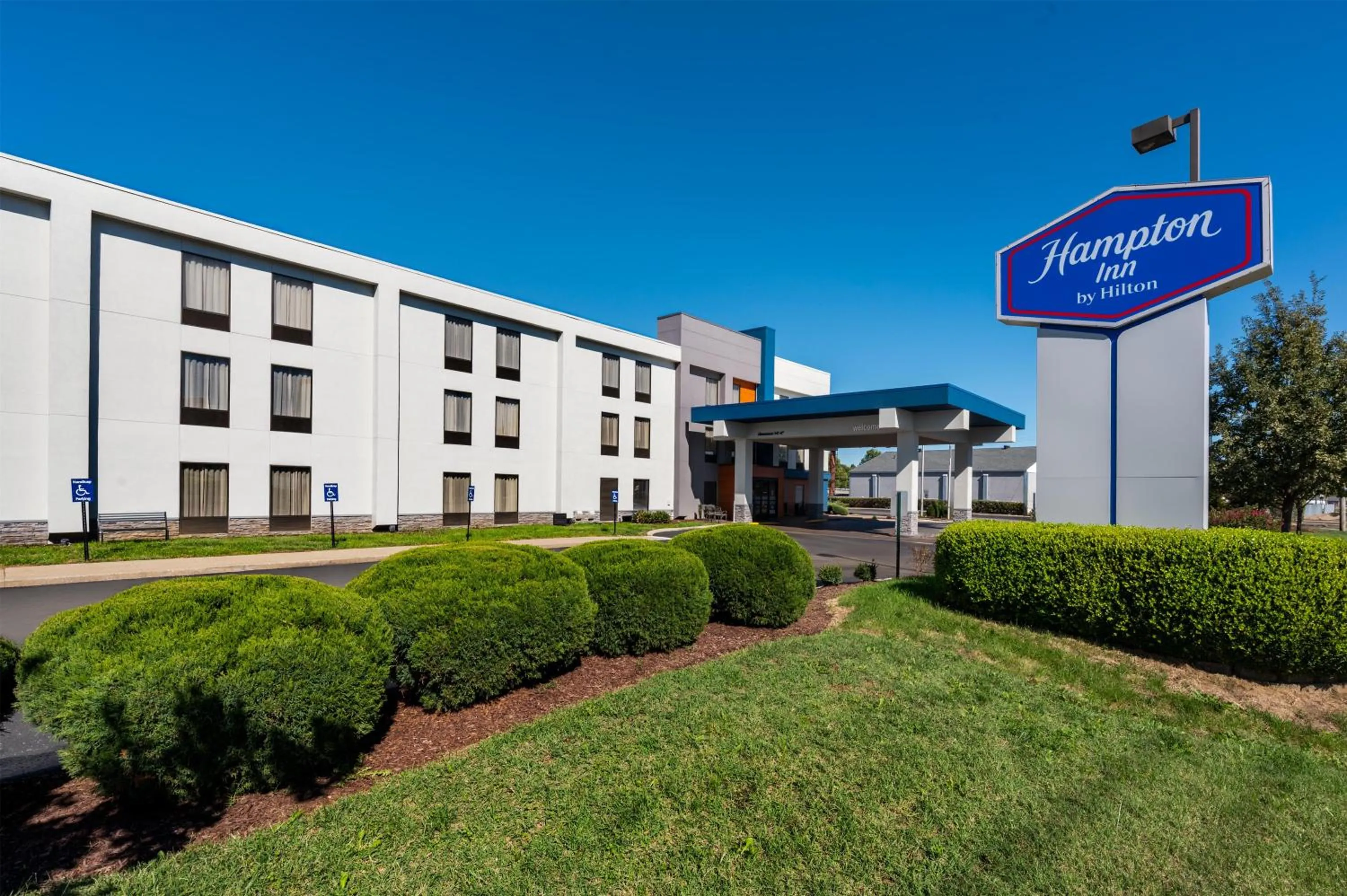 Property building in Hampton Inn Owensboro