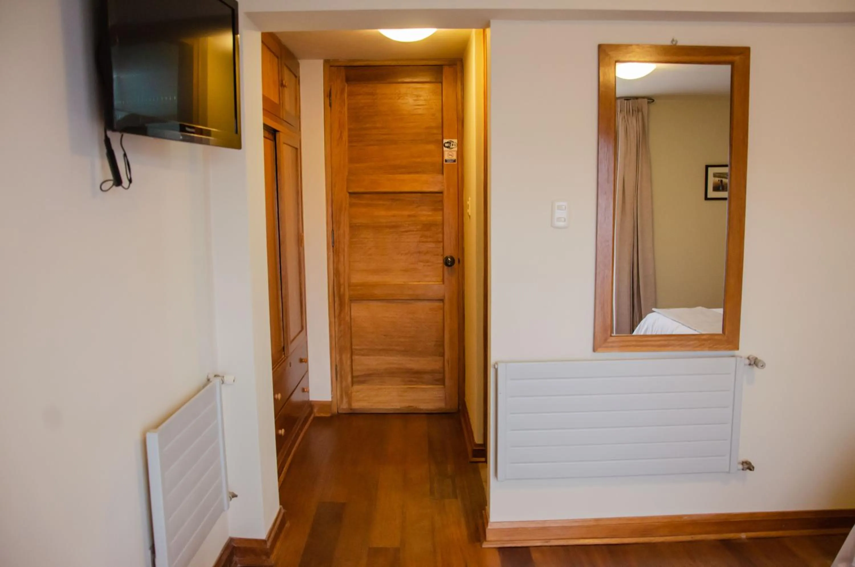 Communal lounge/ TV room in Eco-Hotel Pension Alemana