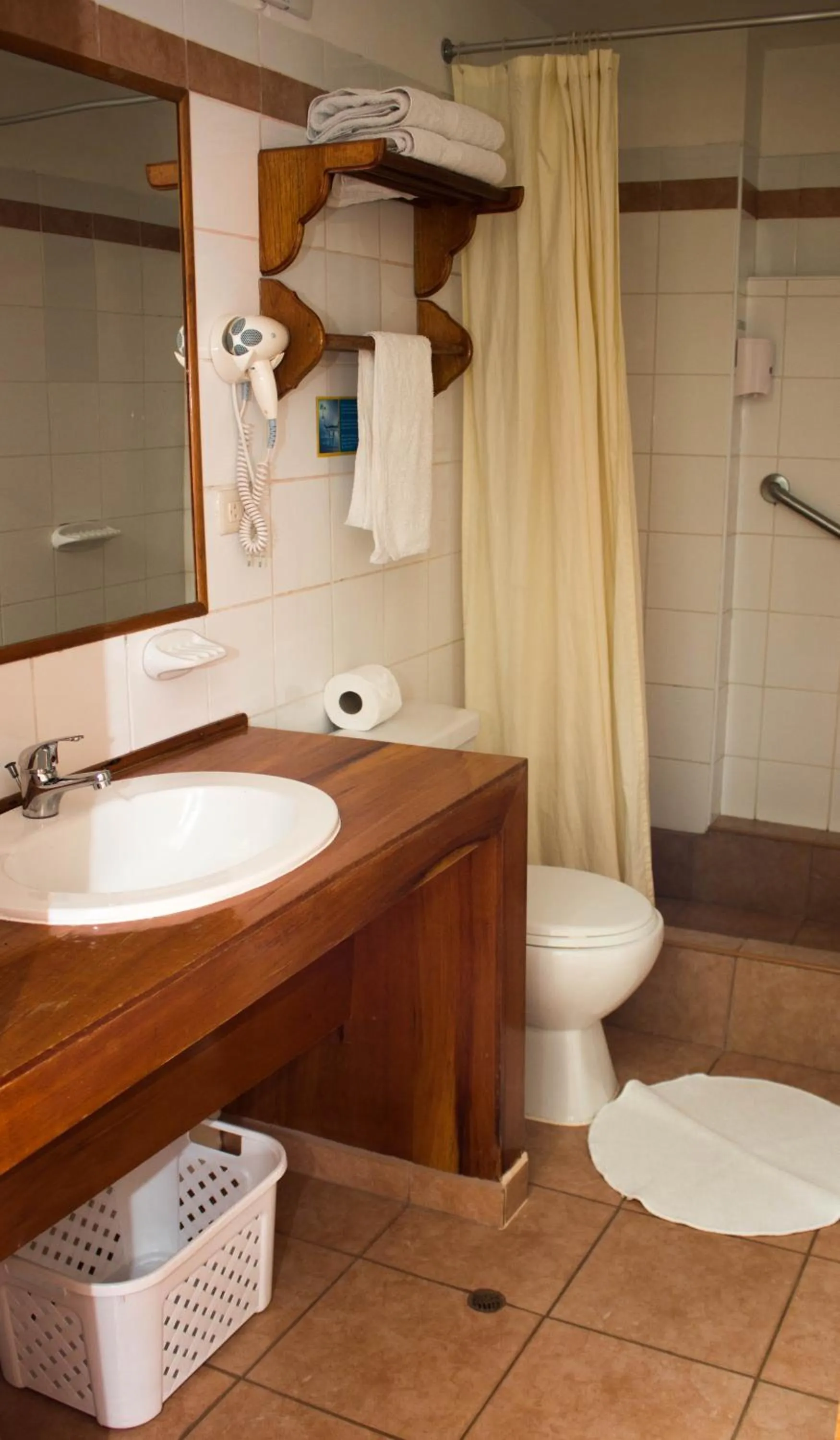 Bathroom in Eco-Hotel Pension Alemana