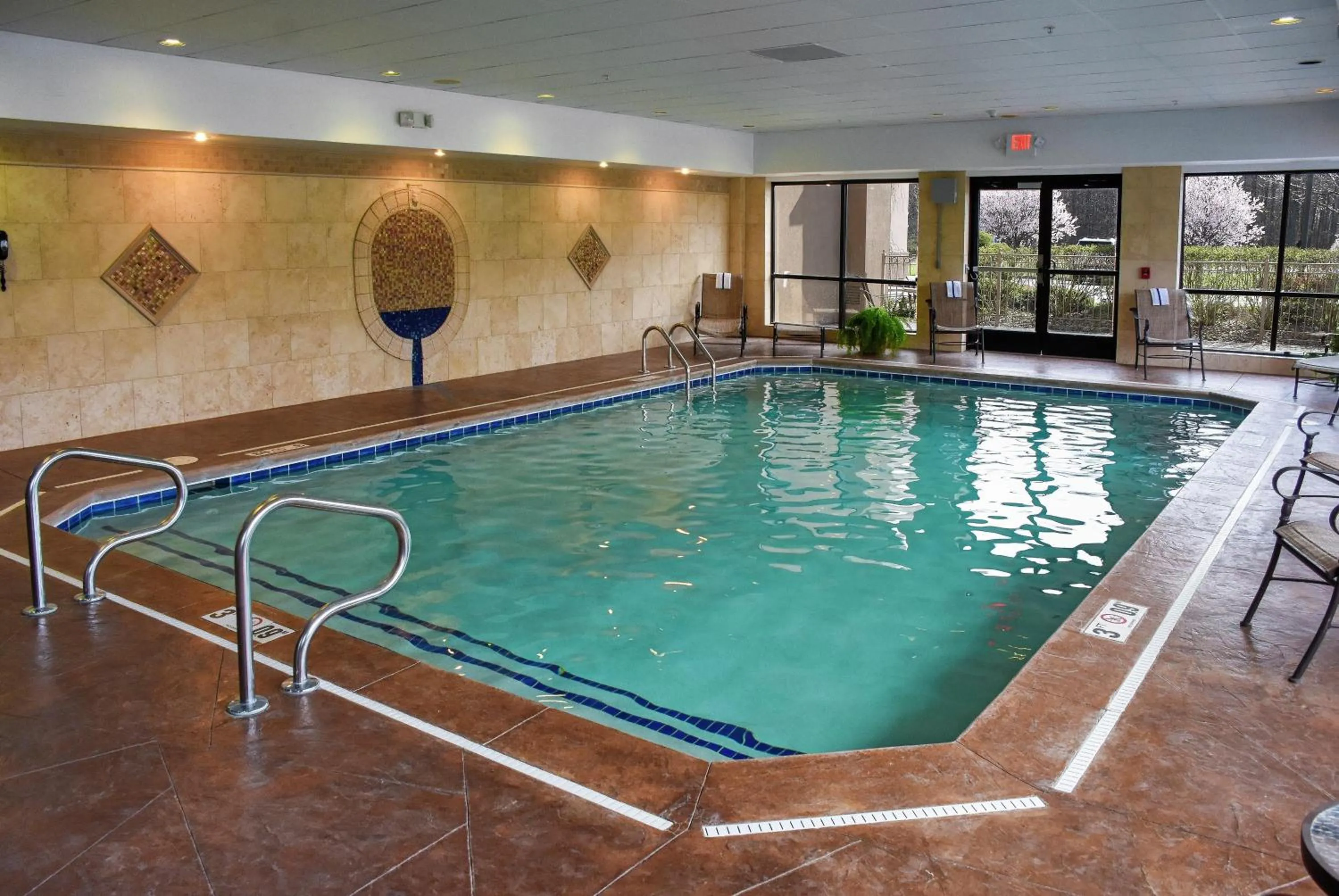 Pool view in Hampton Inn & Suites Youngstown-Canfield