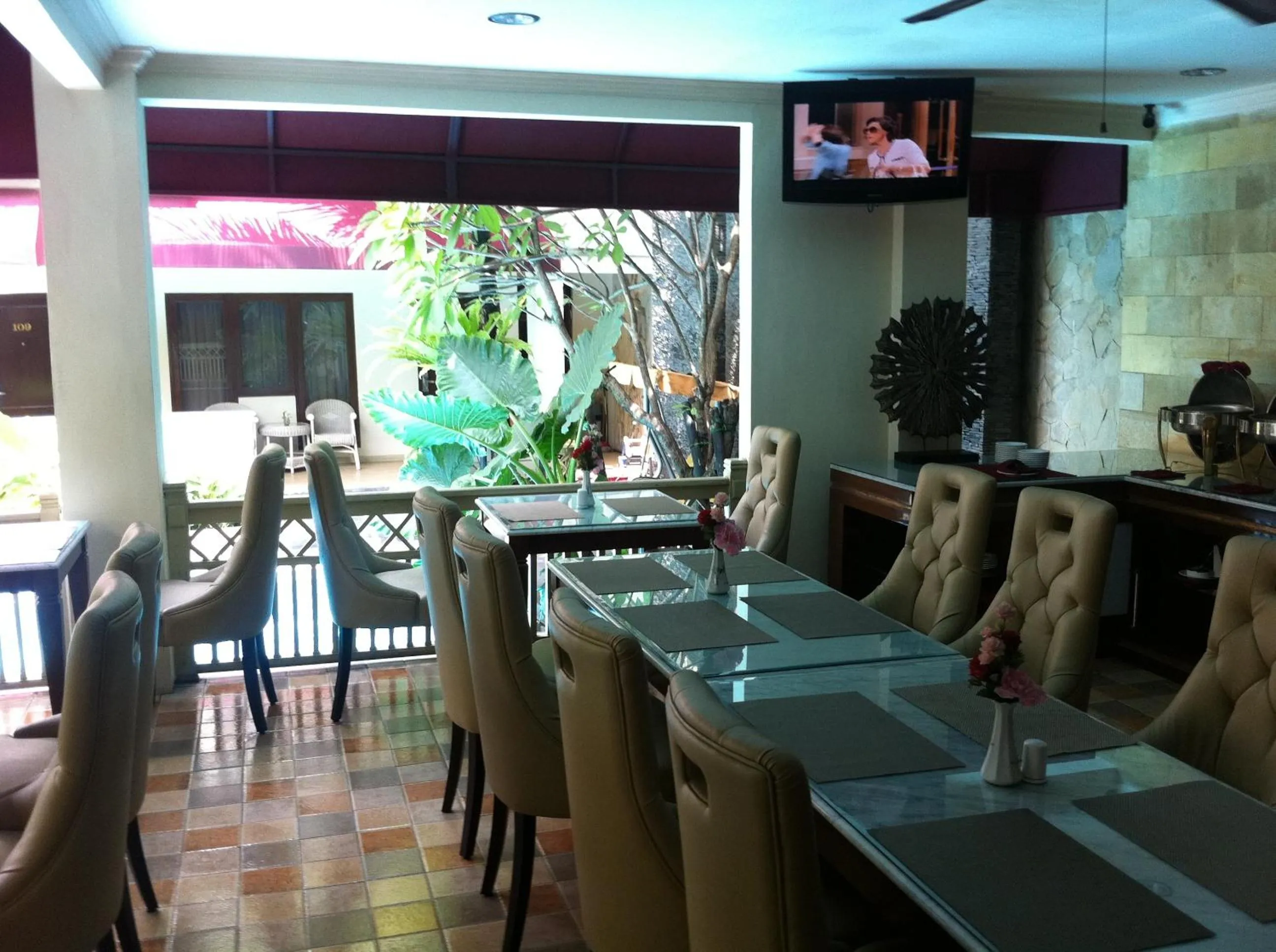 Restaurant/places to eat in Hotel Indah Palace Yogyakarta