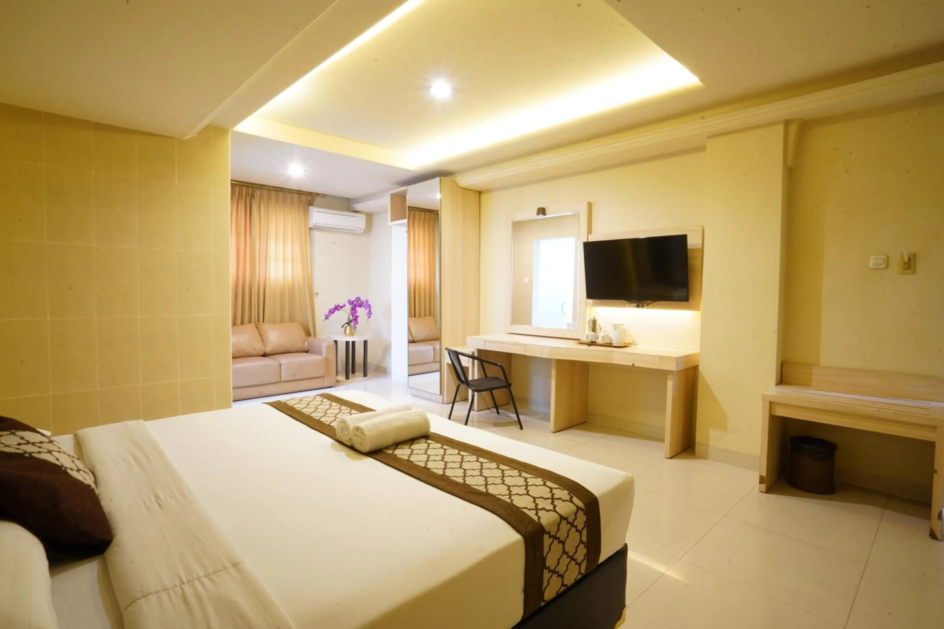 Bedroom, Bed in Hotel Grand Rosela