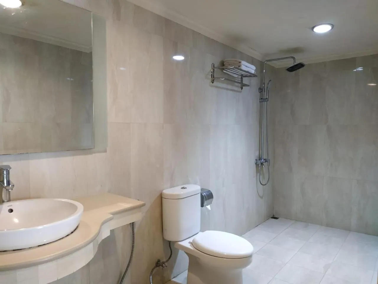 Toilet in Hotel Grand Rosela