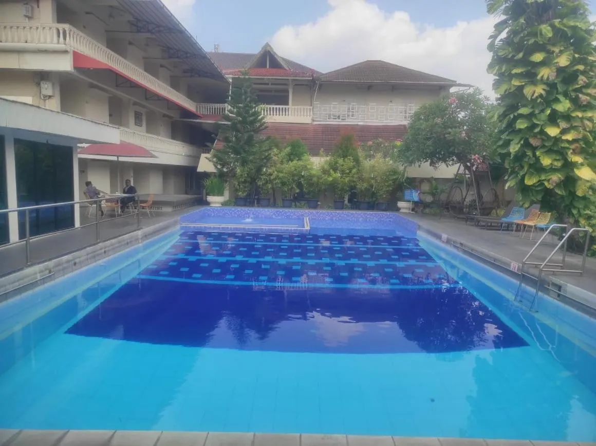 Swimming pool in Hotel Grand Rosela