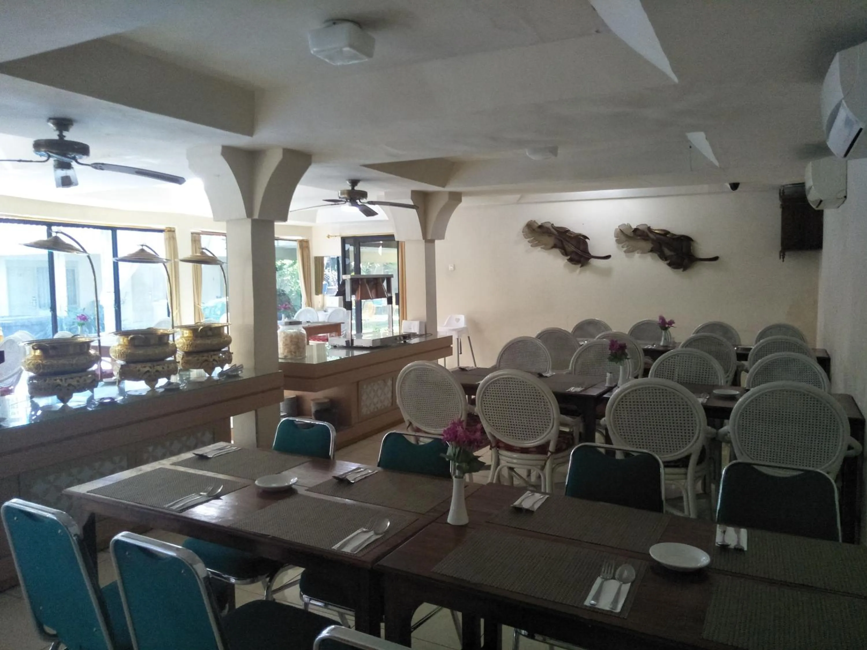 Restaurant/places to eat in Hotel Grand Rosela