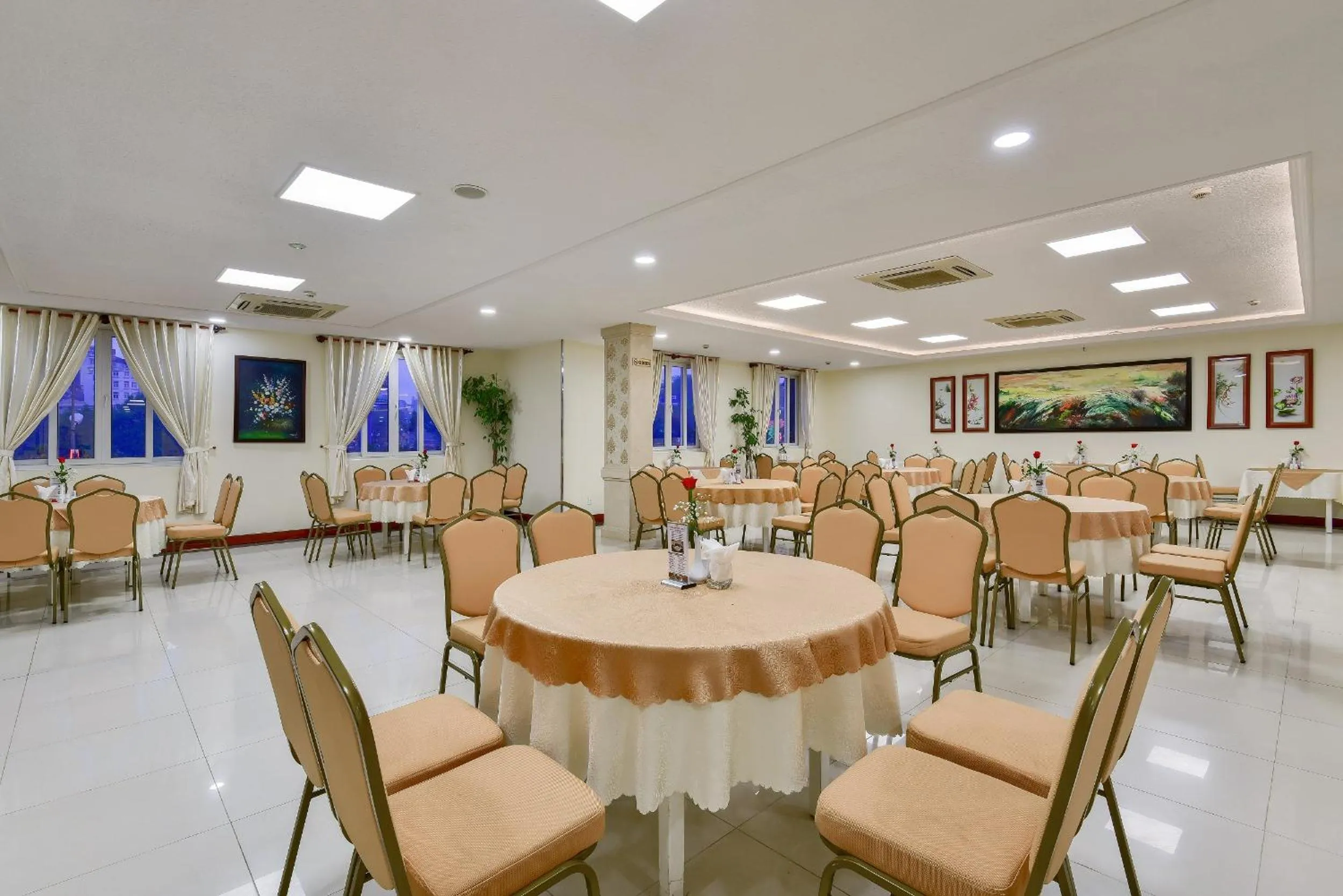 Restaurant/places to eat in Khách sạn Park Hotel Dalat