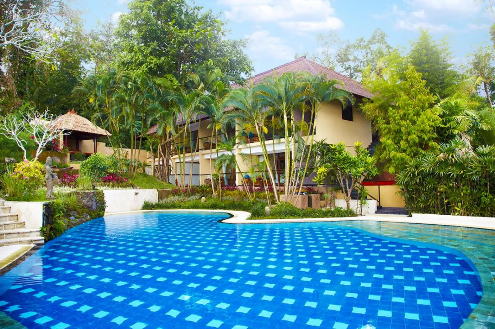 Swimming pool in Kupu Kupu Barong Villas and Tree Spa by L’OCCITANE