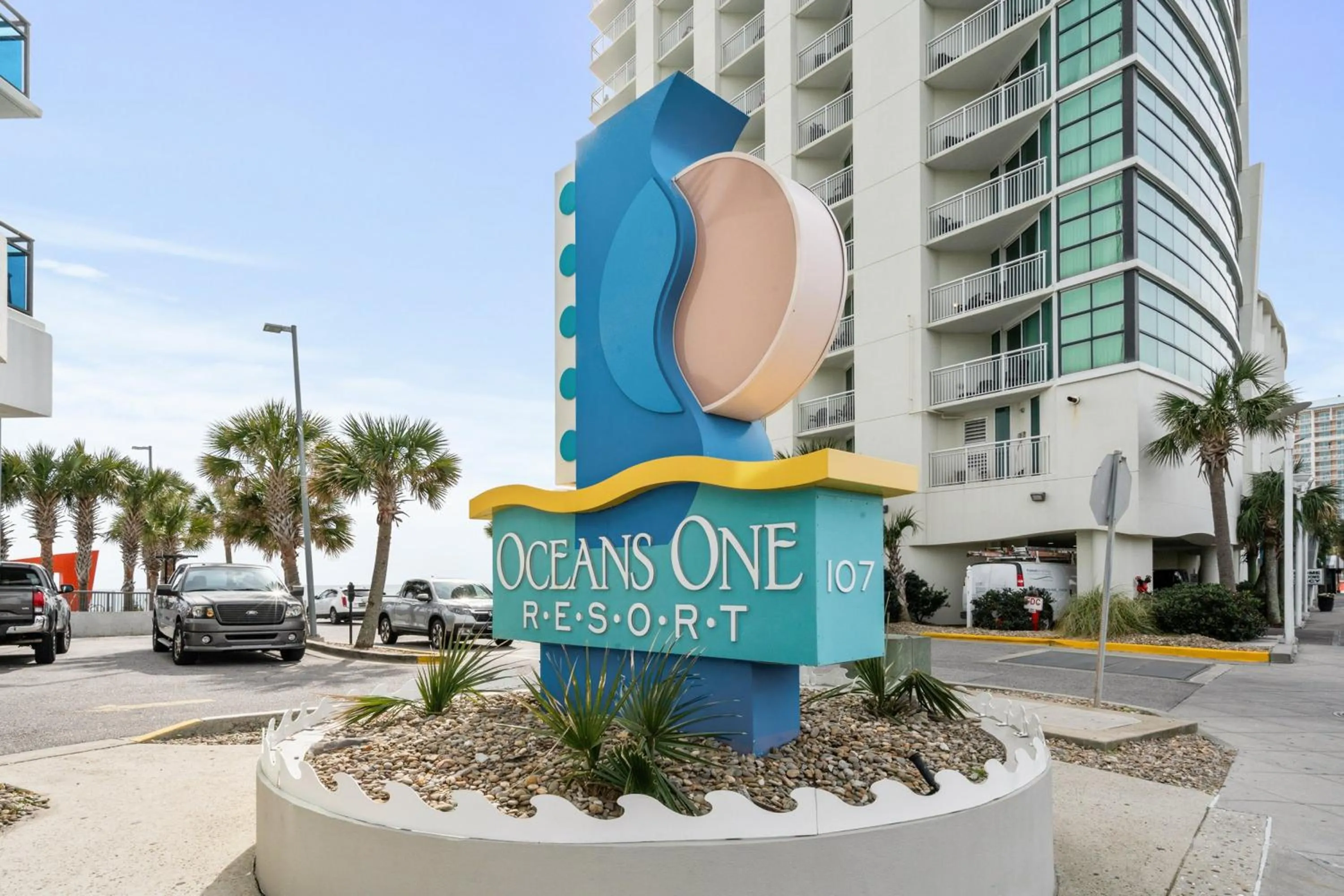 Property building in Oceans One 1806