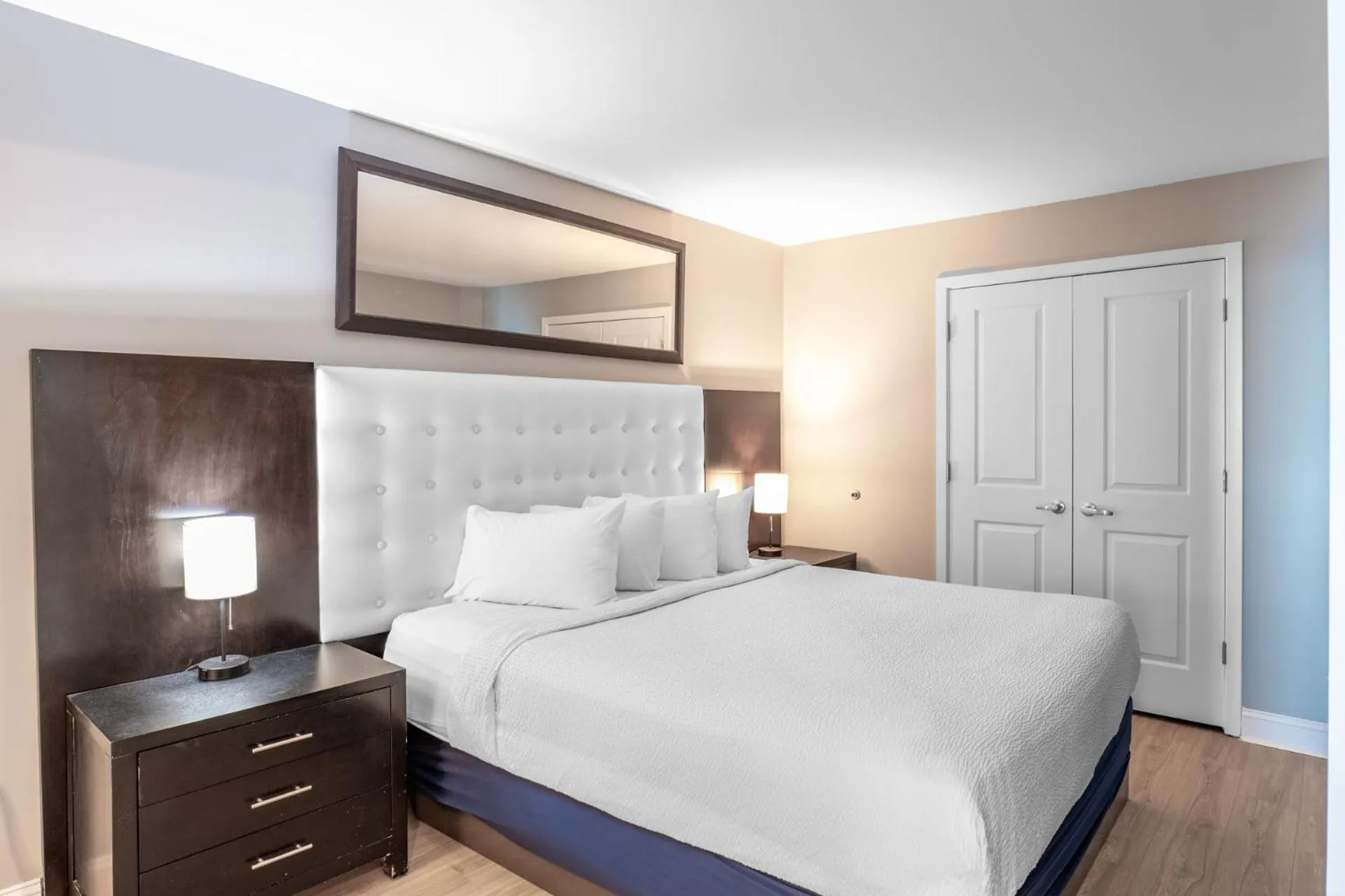 Bed in Oceans One 1806