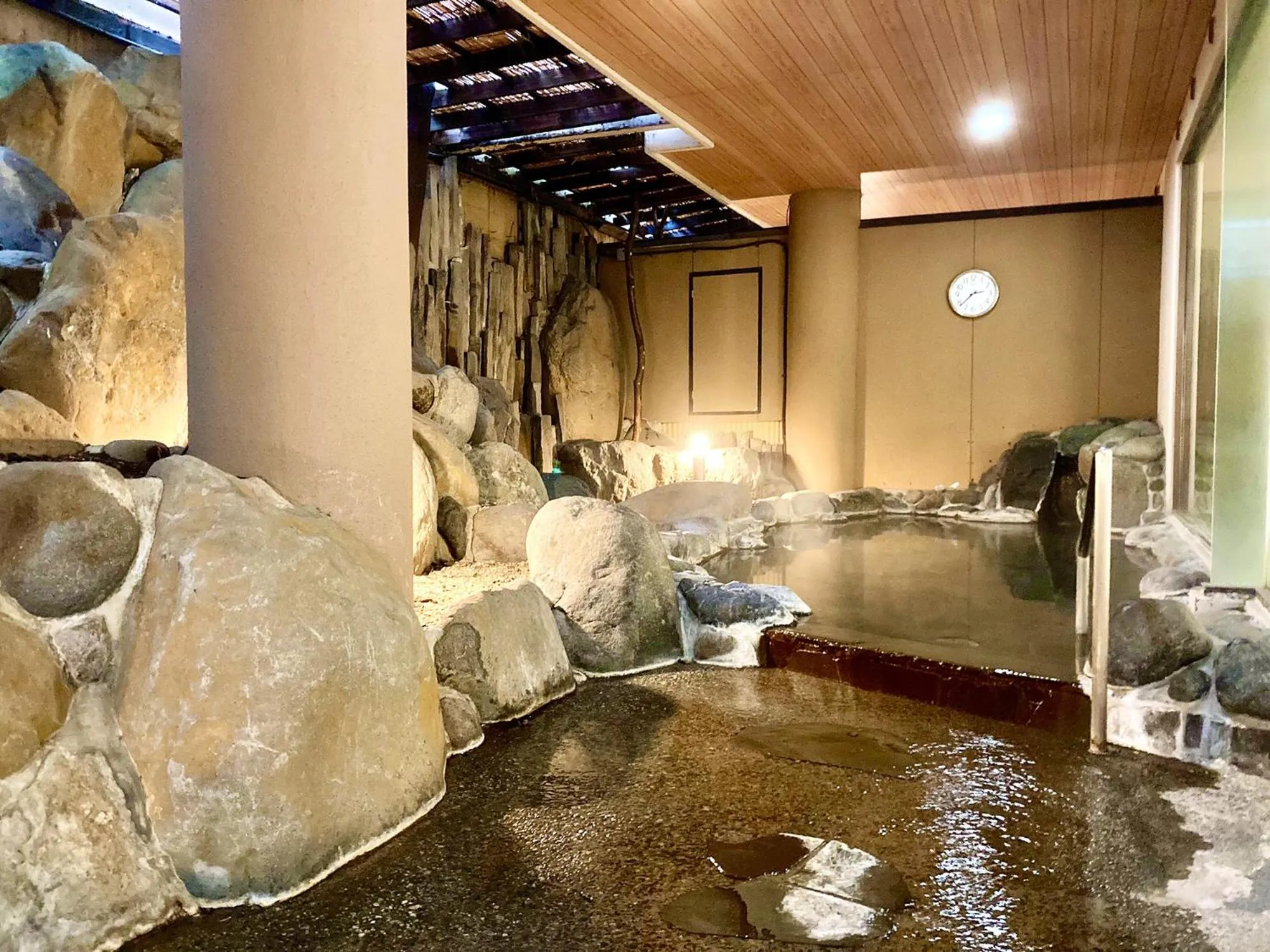 Hot Spring Bath in Itoen Hotel Bekkan