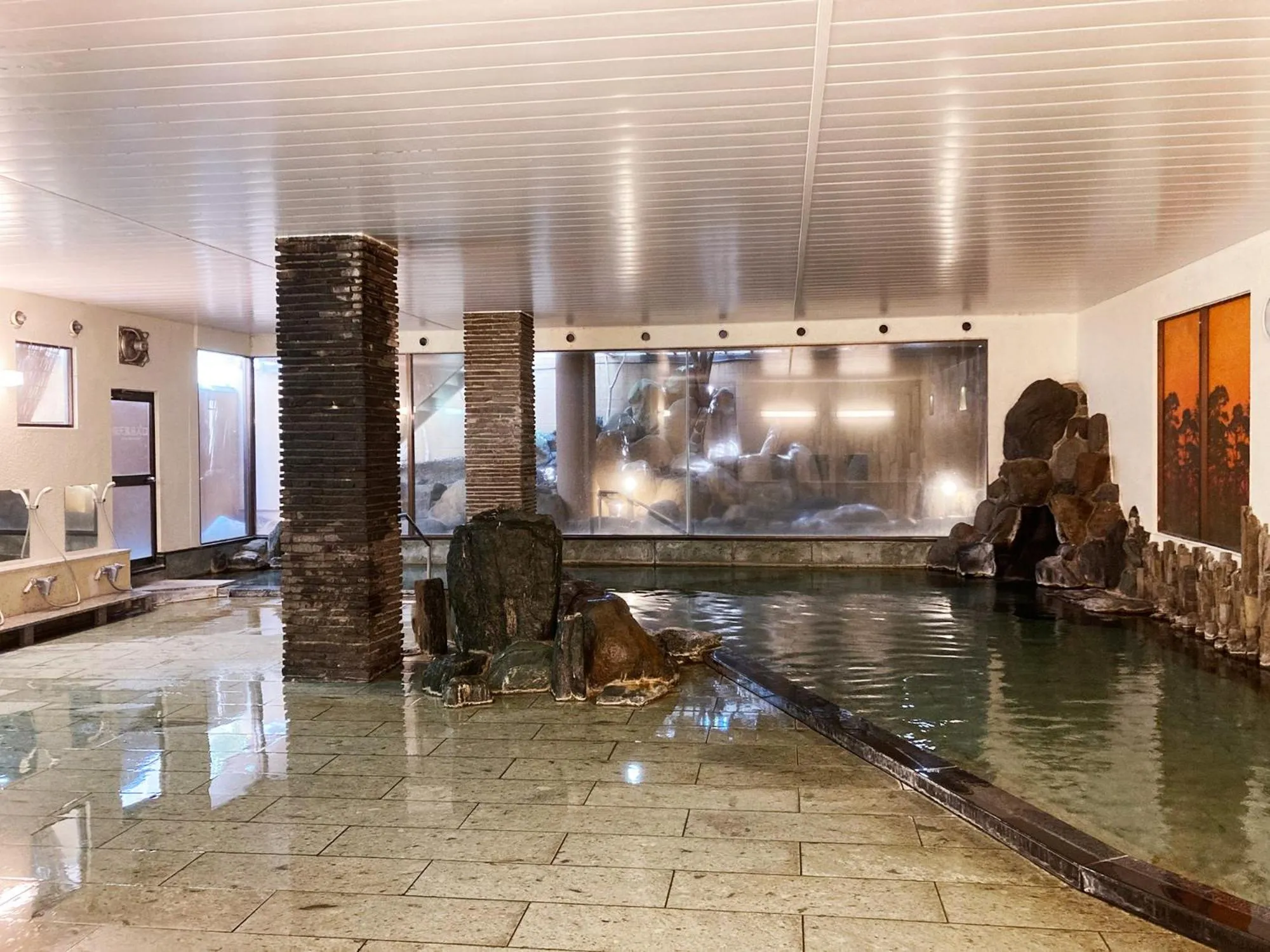 Hot Spring Bath in Itoen Hotel Bekkan