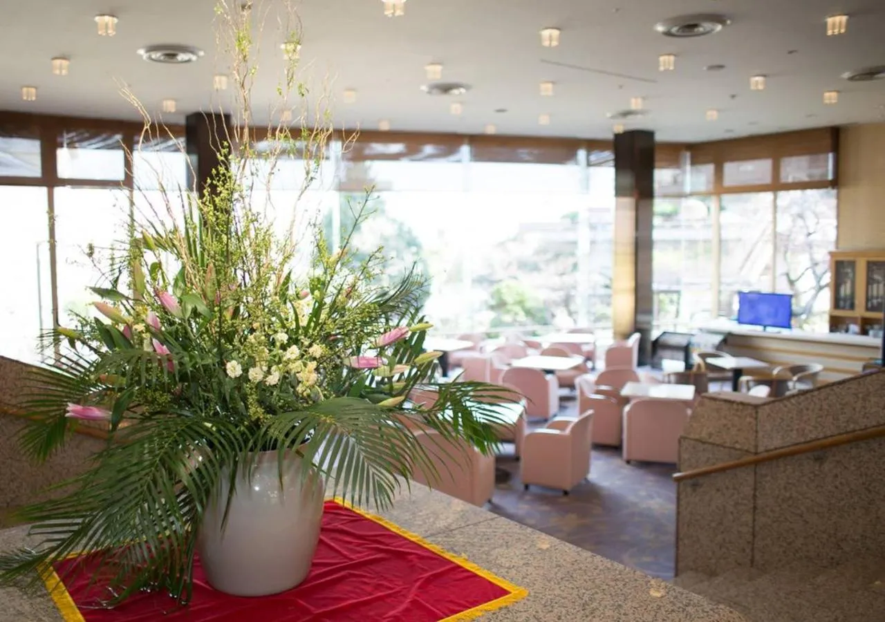 Communal lounge/ TV room in Atami Kinjokan