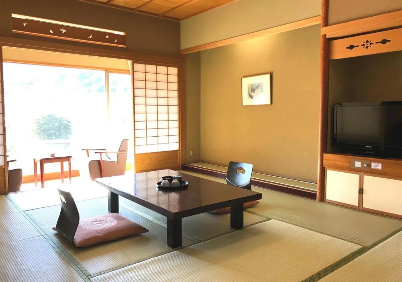 Photo of the whole room in Atami Kinjokan