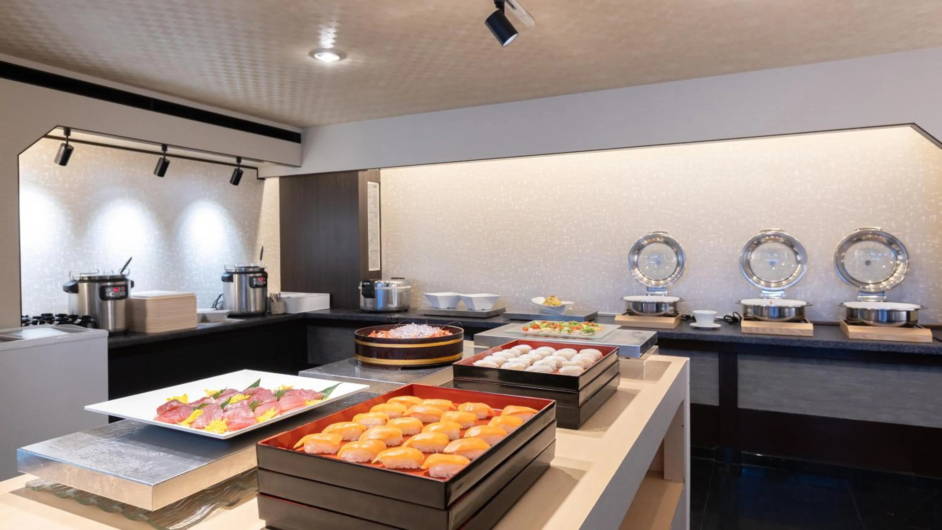 Restaurant/places to eat in Atami Season Hotel